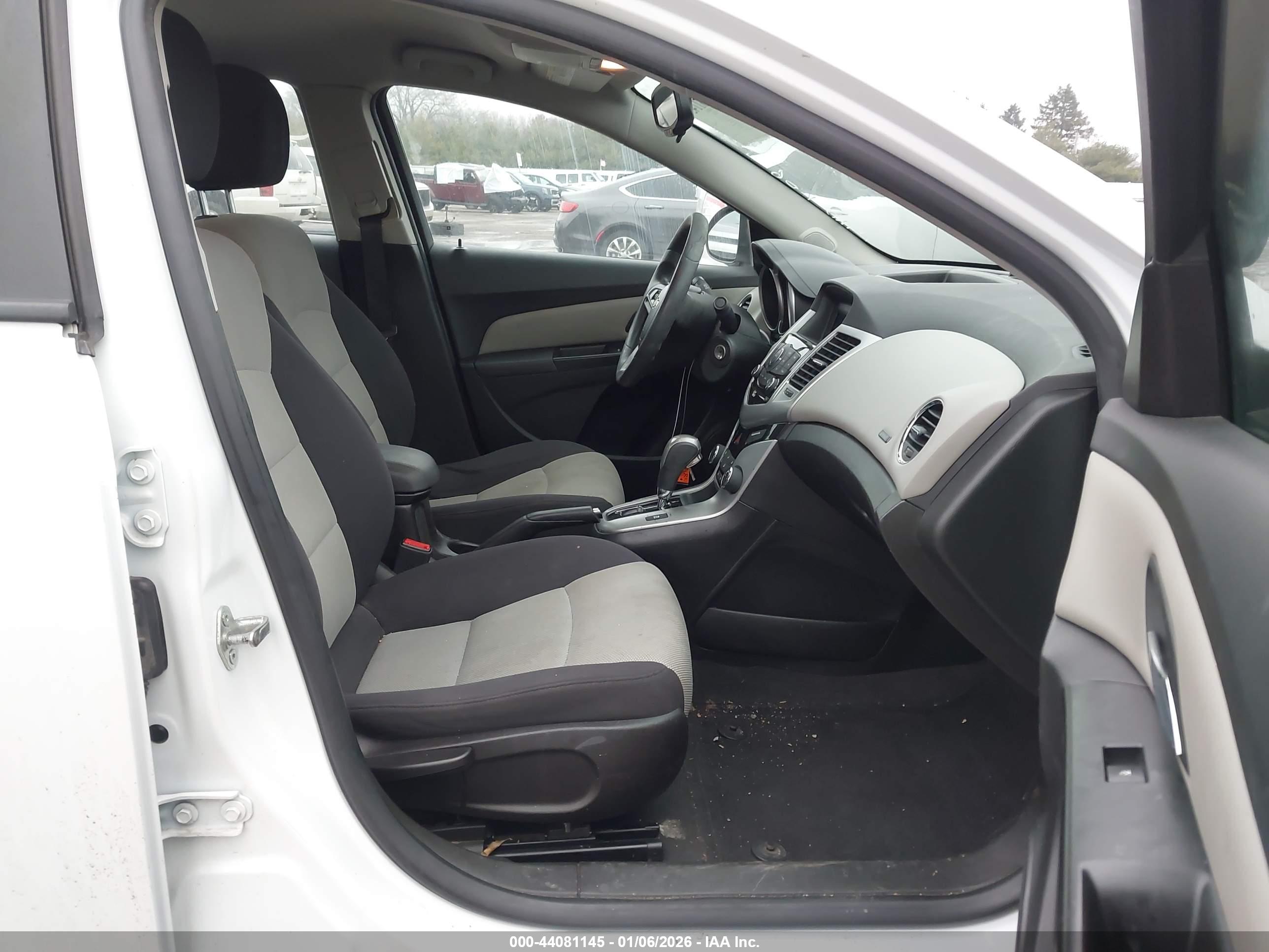 CHEVROLET CRUZE image 5