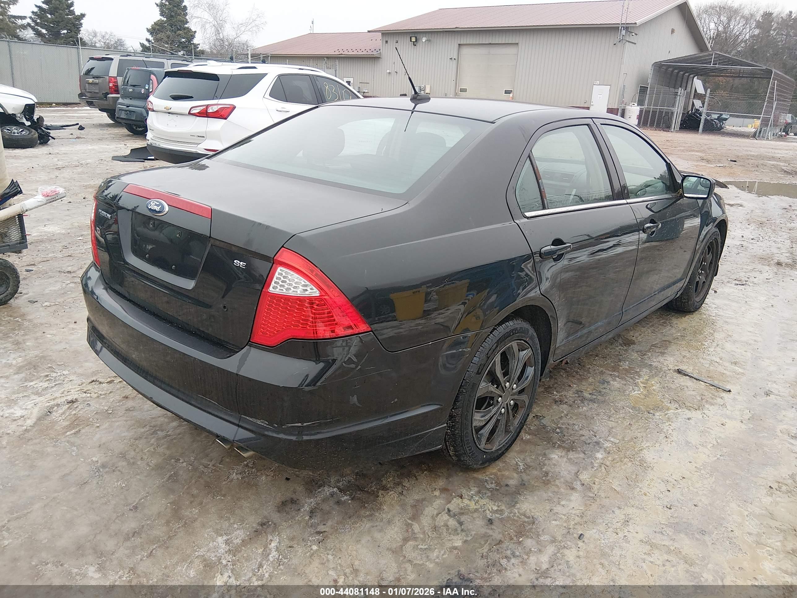FORD FUSION image 4