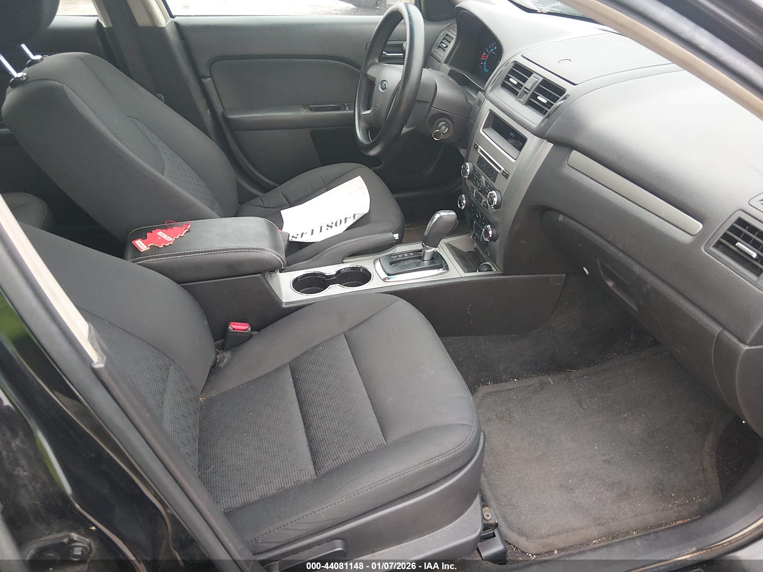 FORD FUSION image 5
