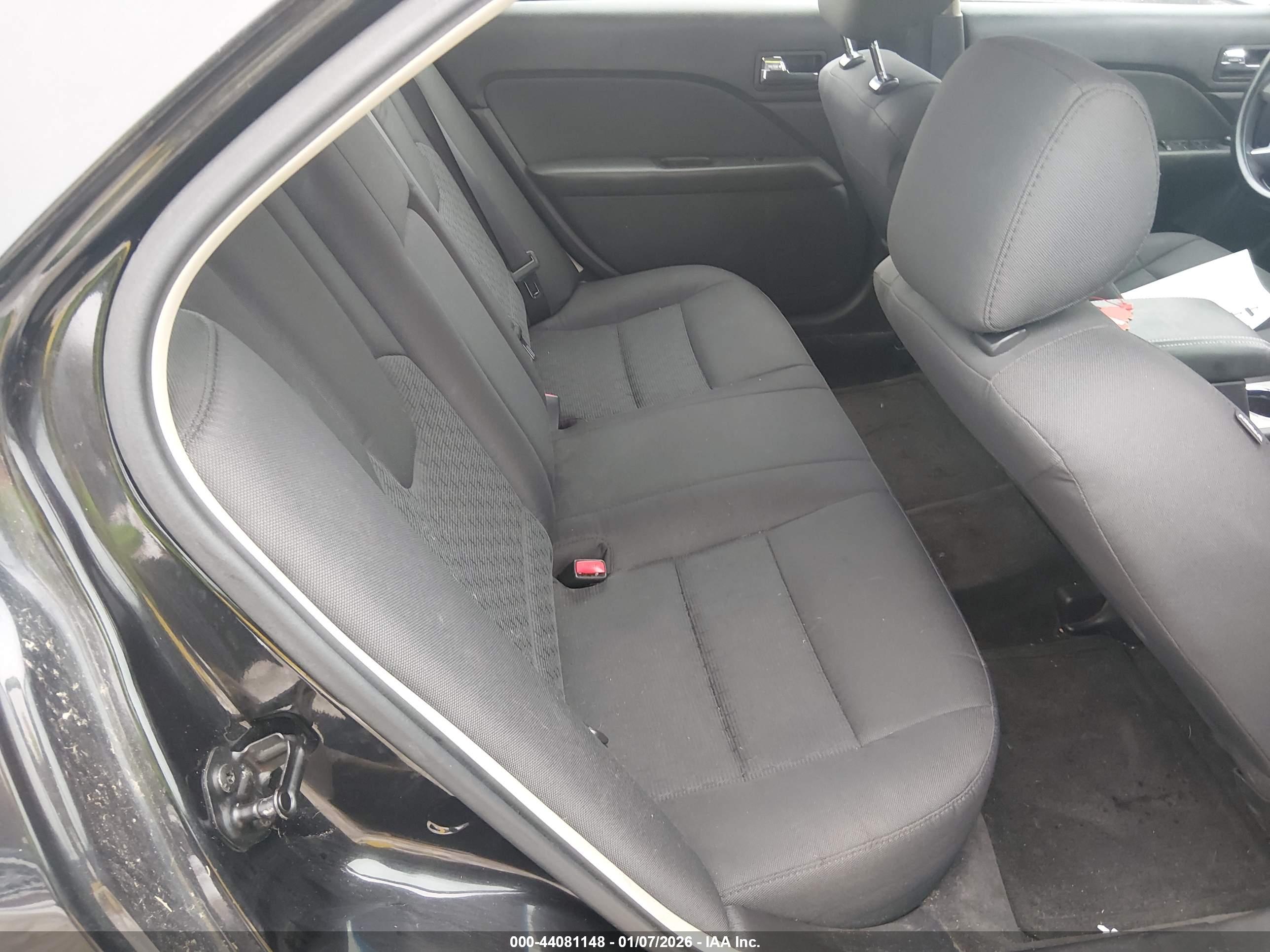 FORD FUSION image 8