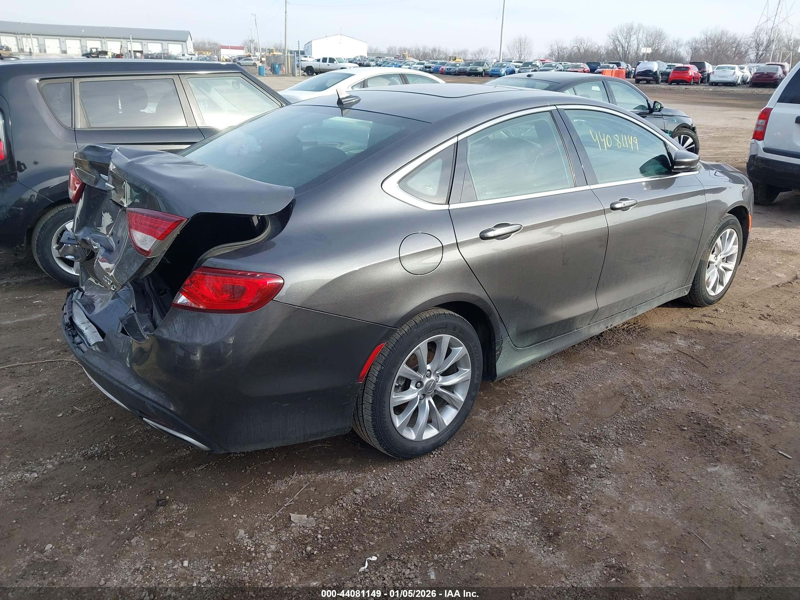 CHRYSLER 200 image 4