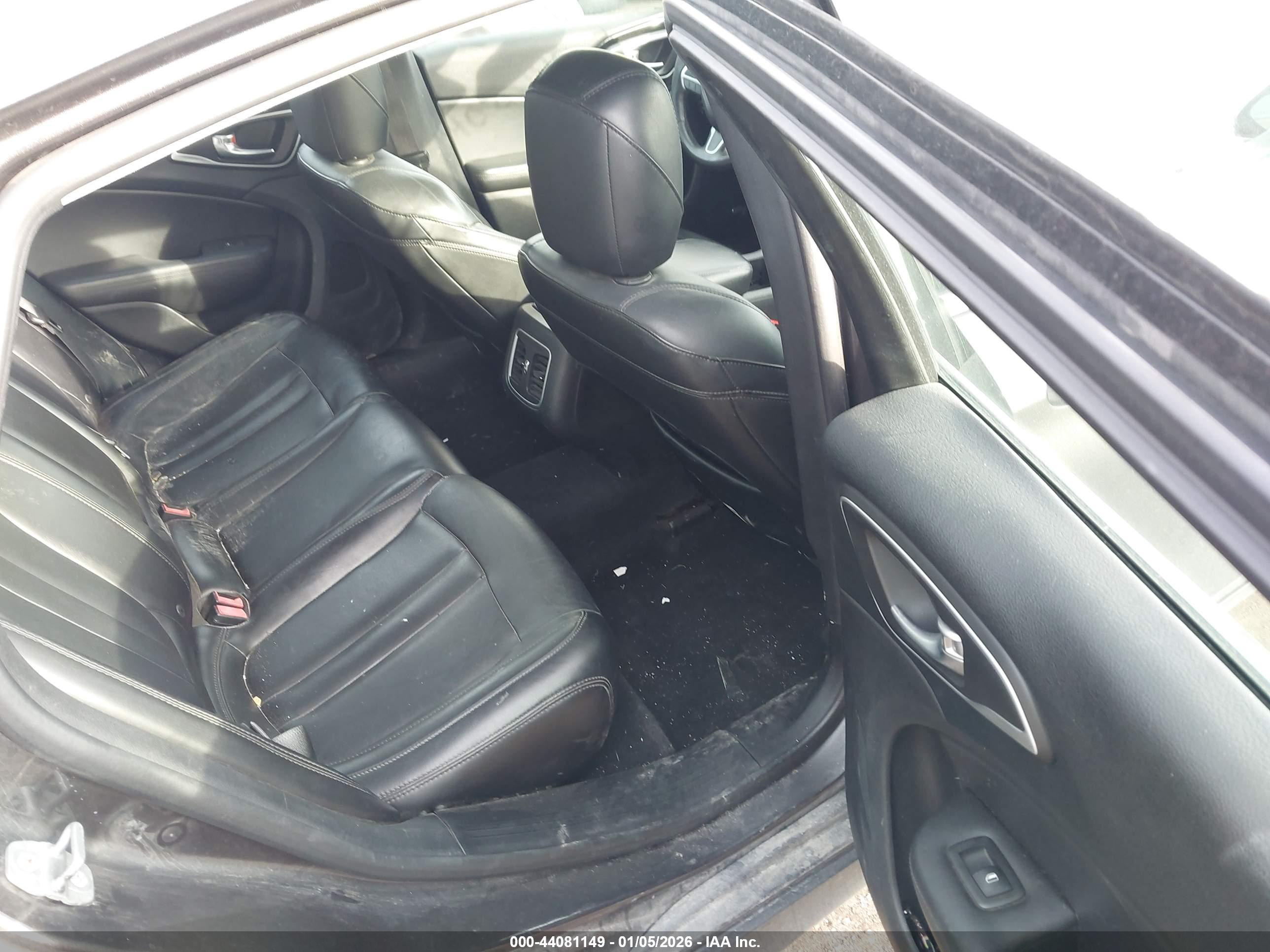 CHRYSLER 200 image 8