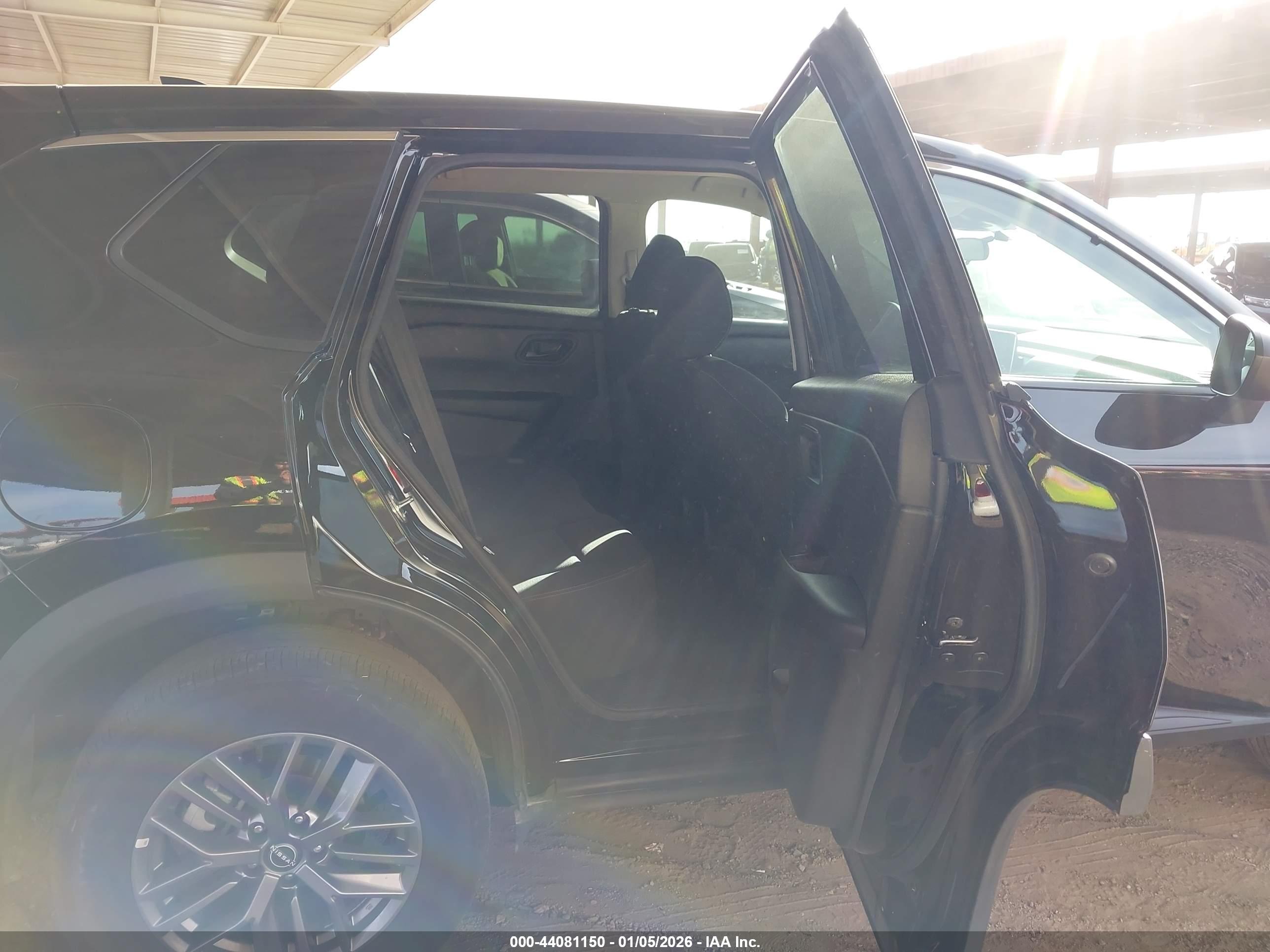 NISSAN ROGUE image 8