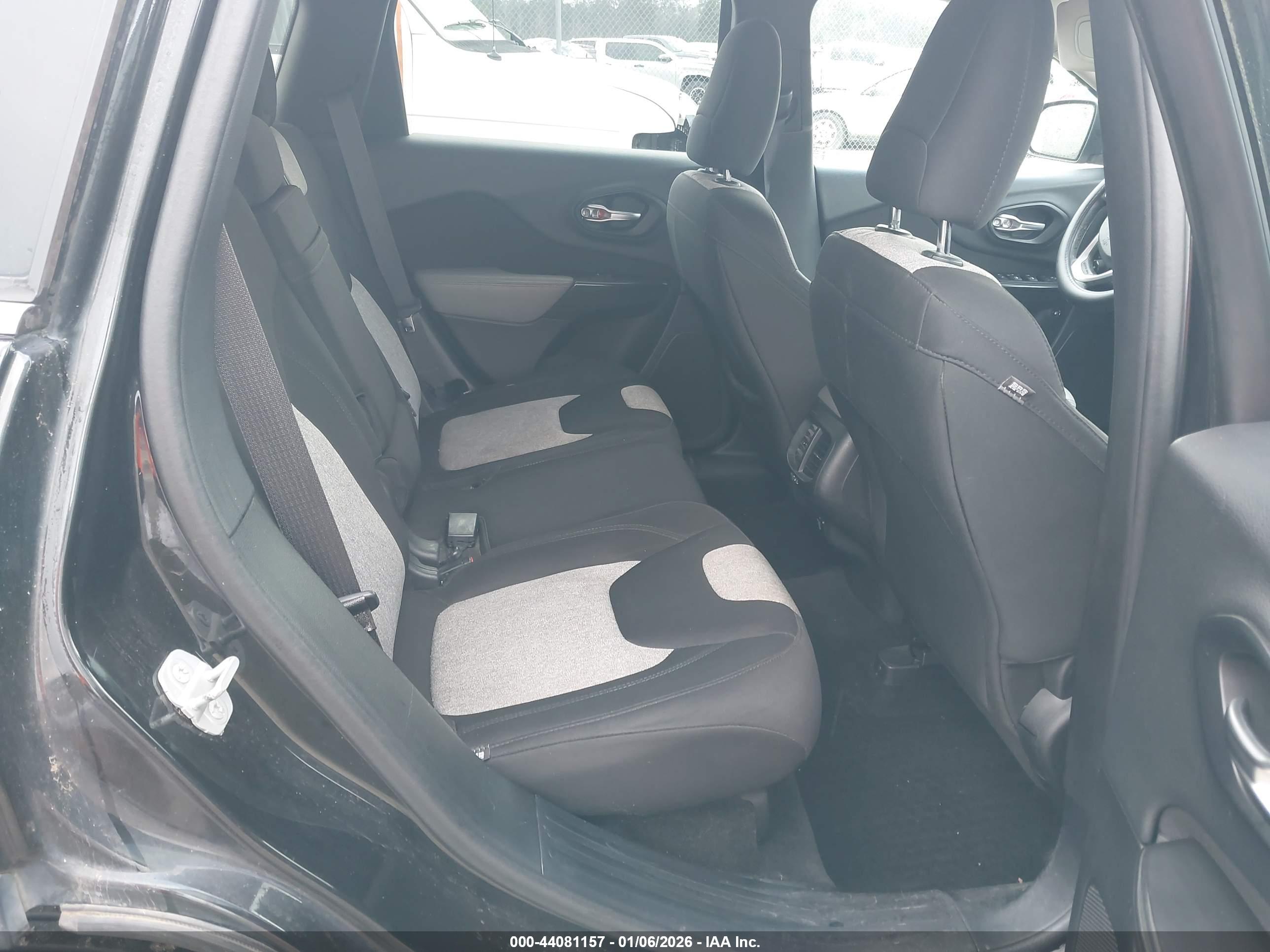 JEEP CHEROKEE image 8
