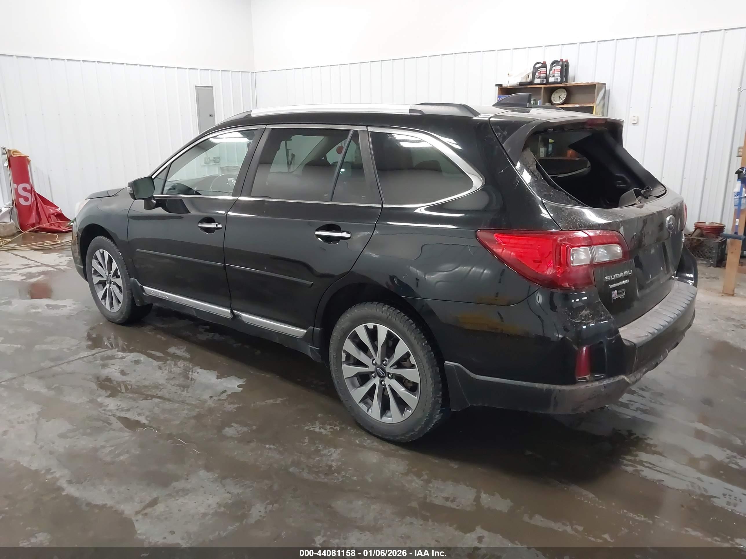 SUBARU OUTBACK image 3