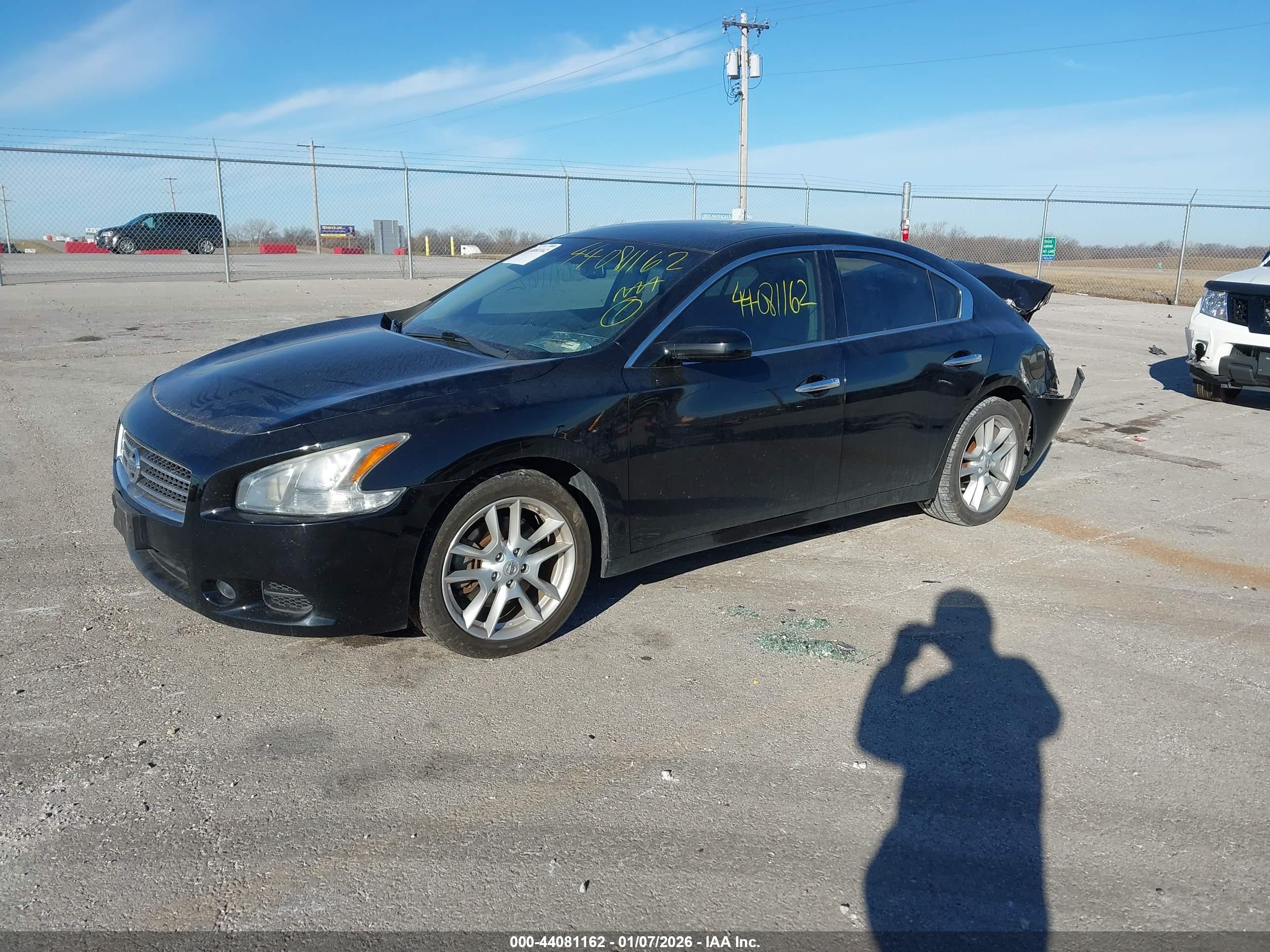 NISSAN MAXIMA image 2