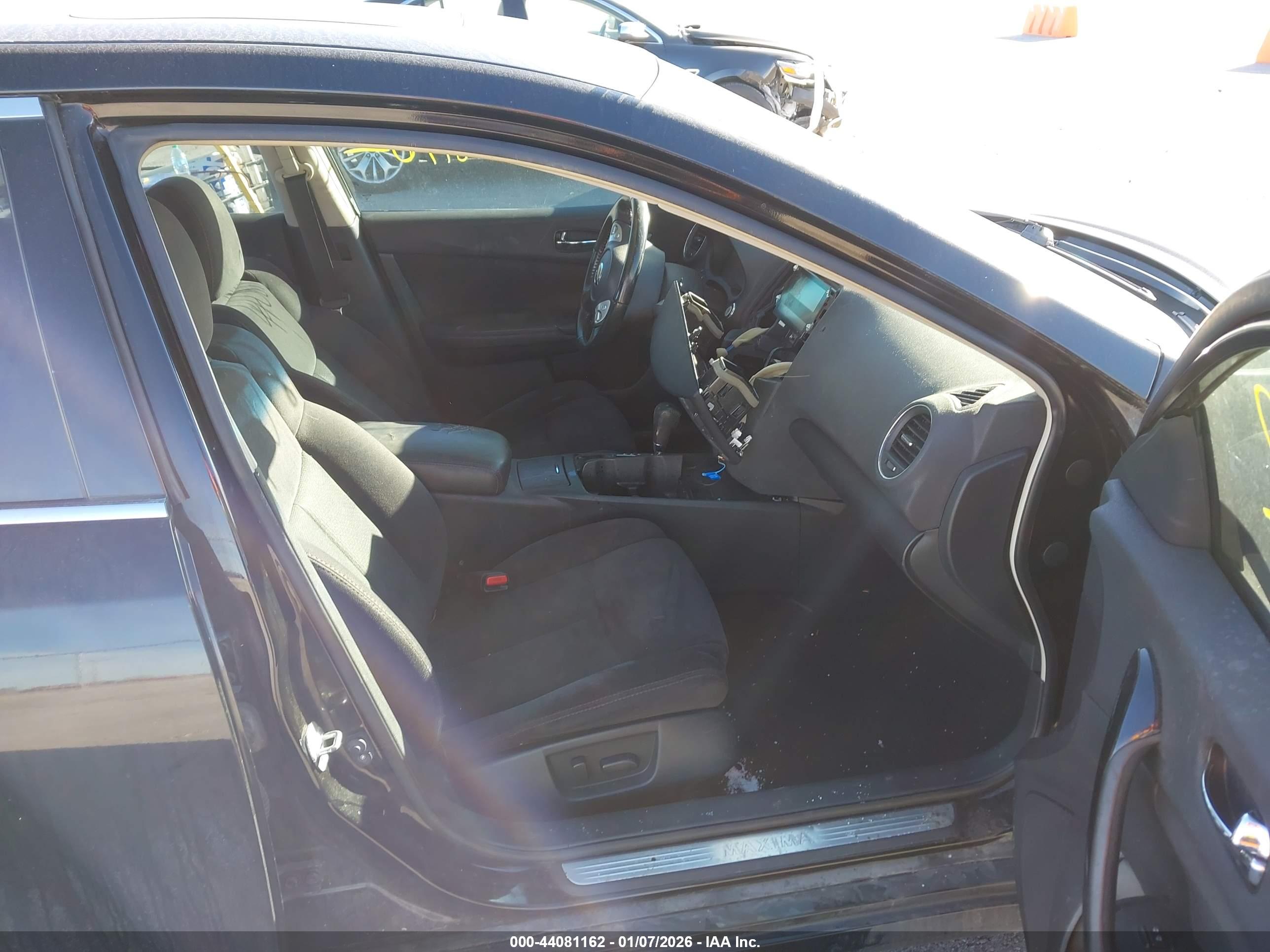 NISSAN MAXIMA image 5