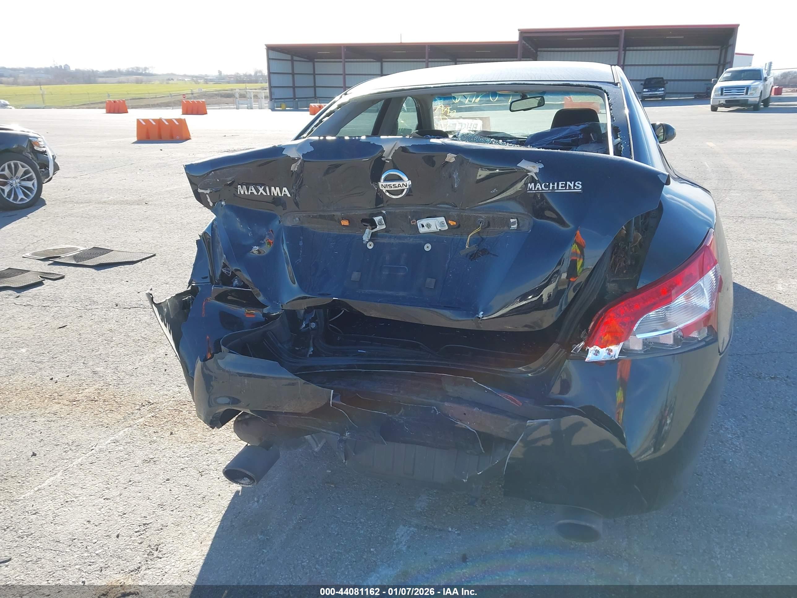 NISSAN MAXIMA image 6