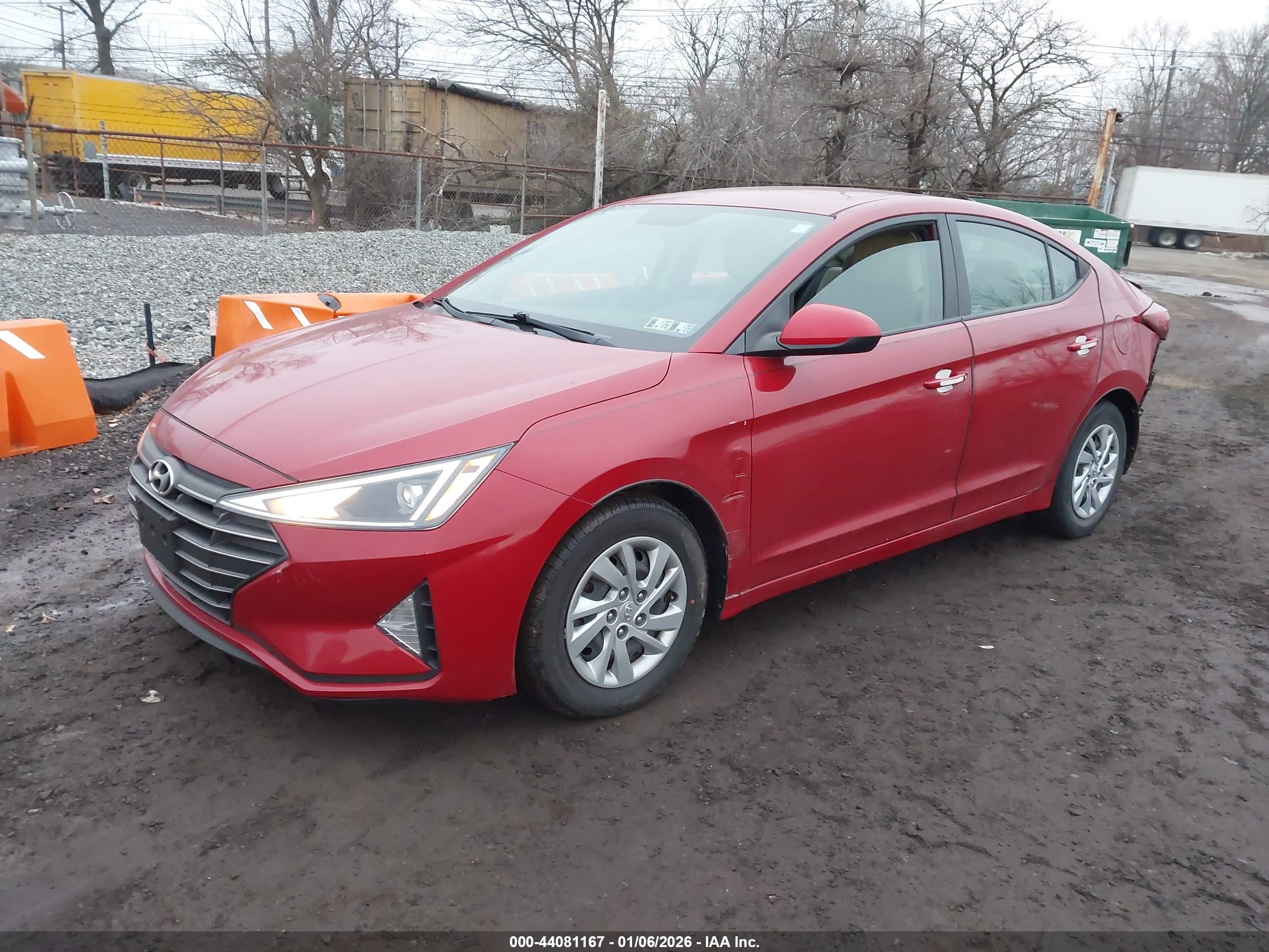 HYUNDAI ELANTRA image 2