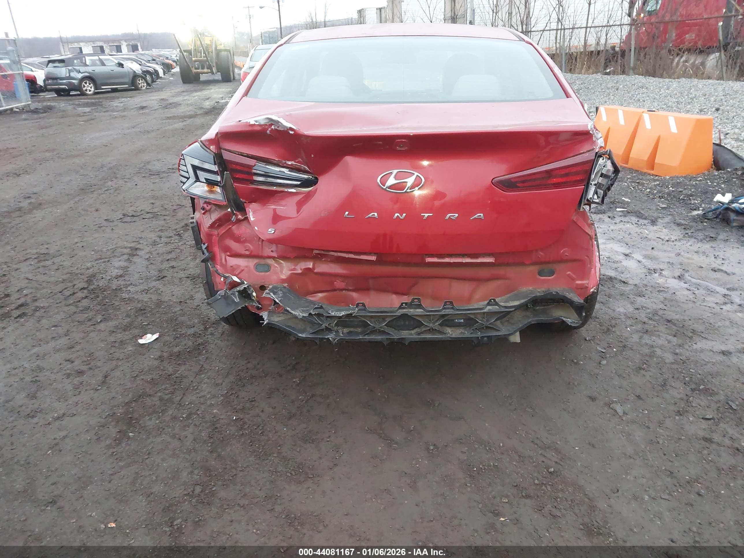 HYUNDAI ELANTRA image 6