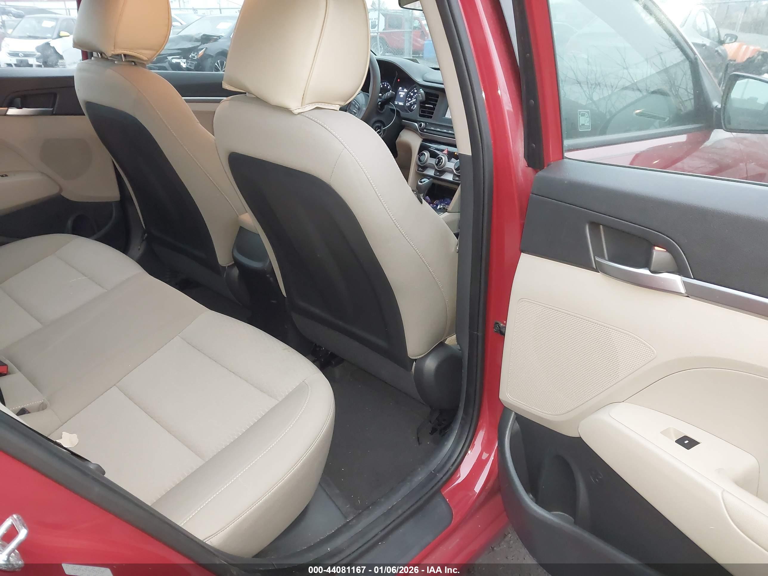 HYUNDAI ELANTRA image 8