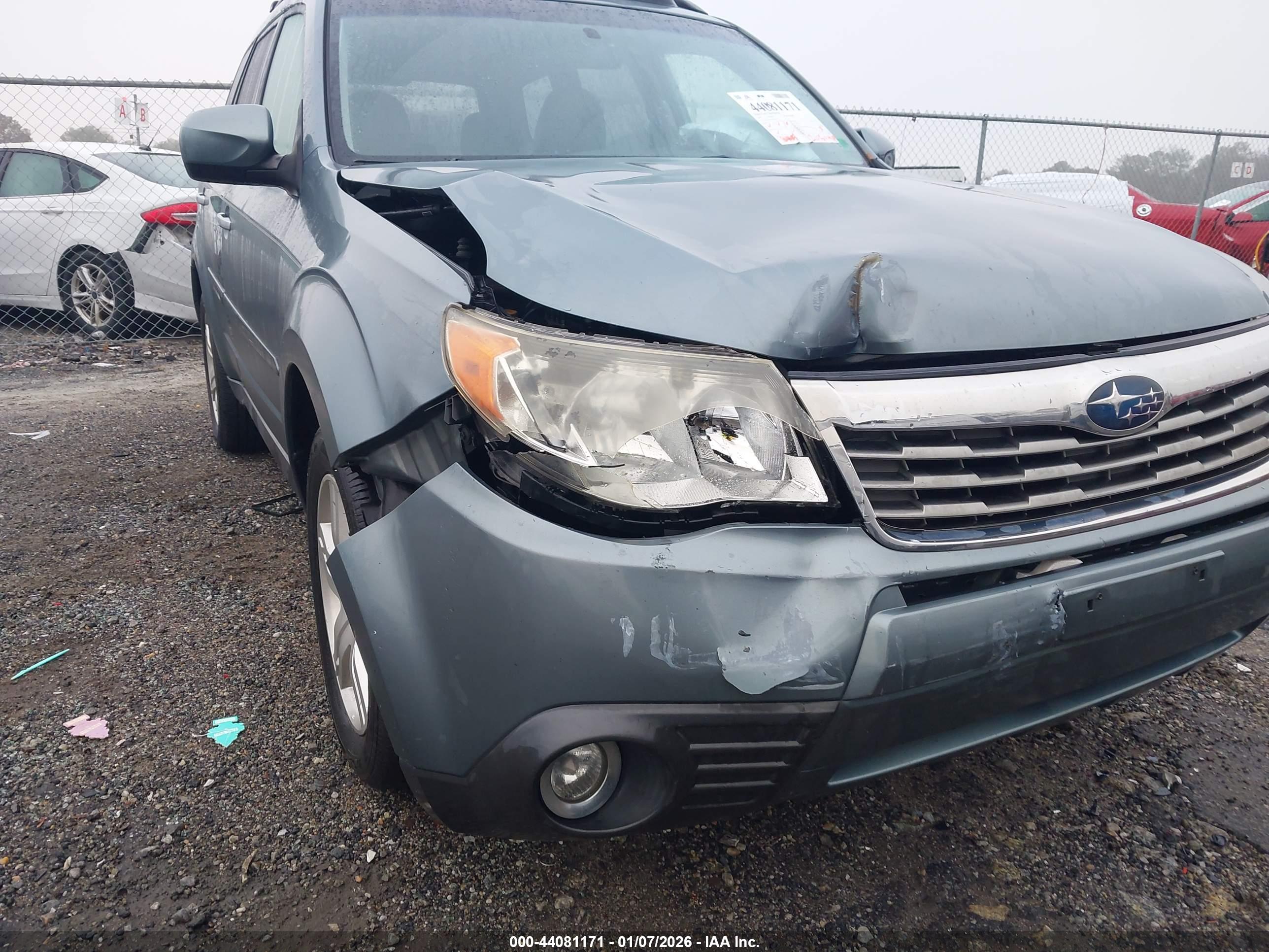 SUBARU FORESTER image 6