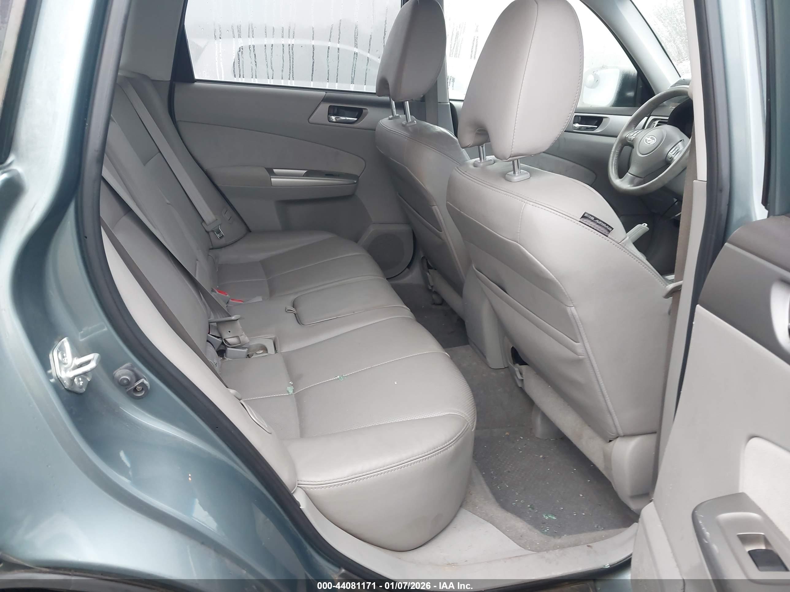 SUBARU FORESTER image 8
