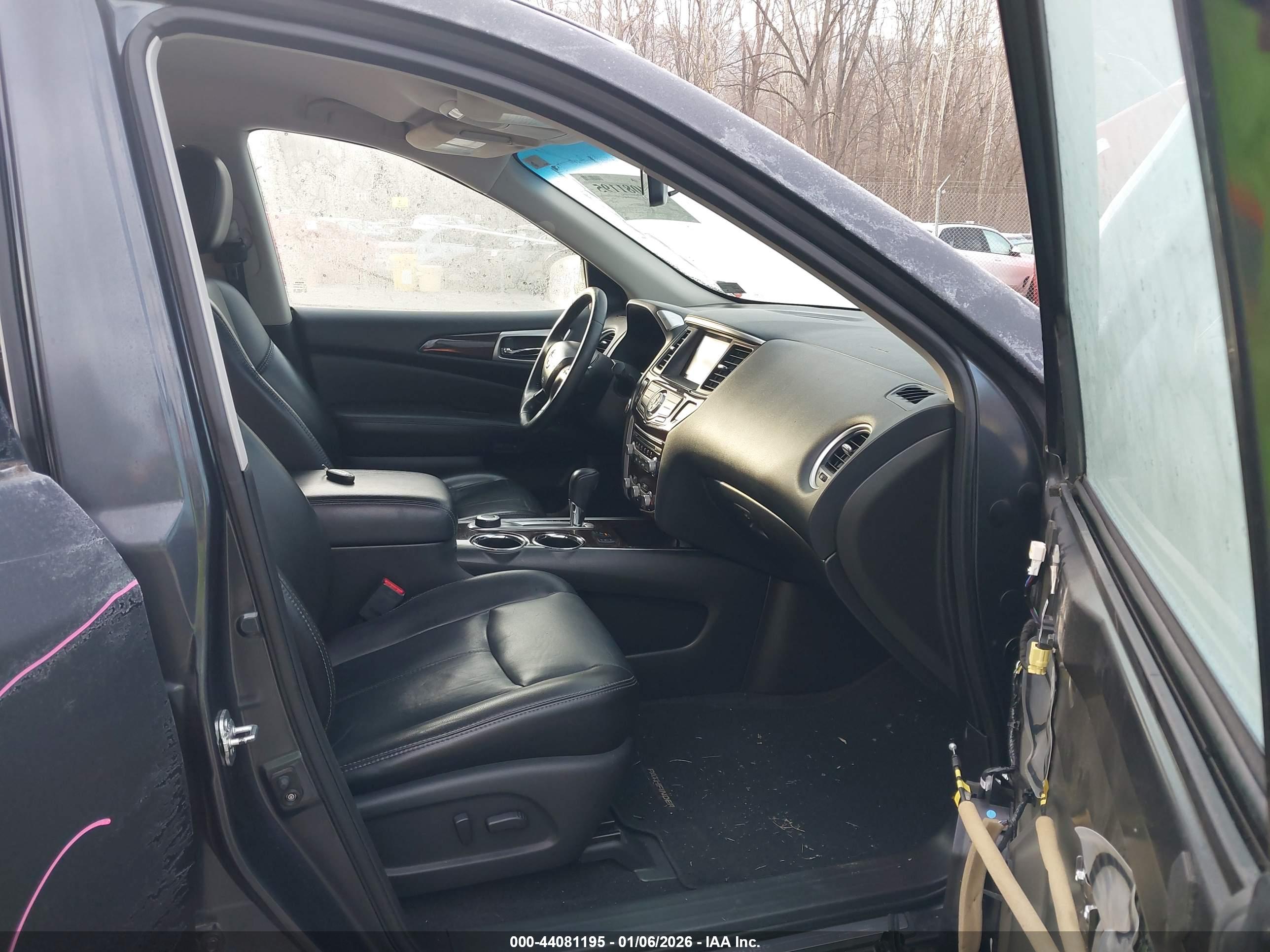 NISSAN PATHFINDER image 5