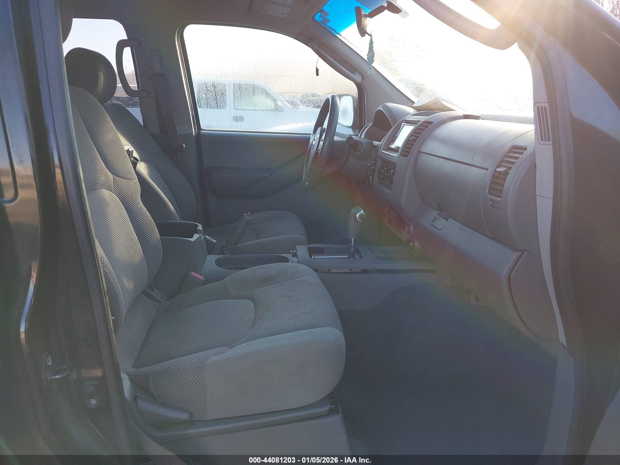 NISSAN FRONTIER image 5