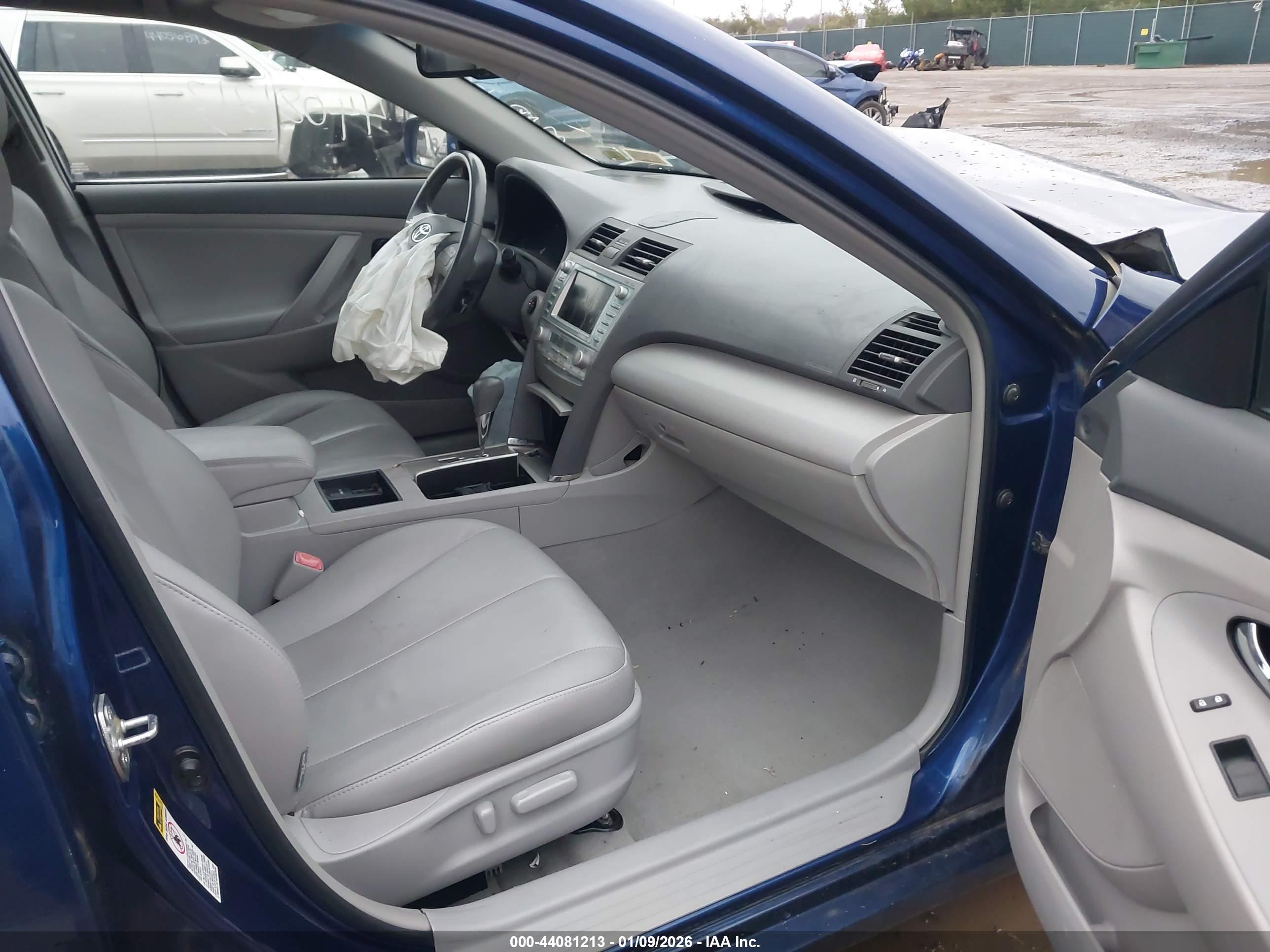 TOYOTA CAMRY image 5