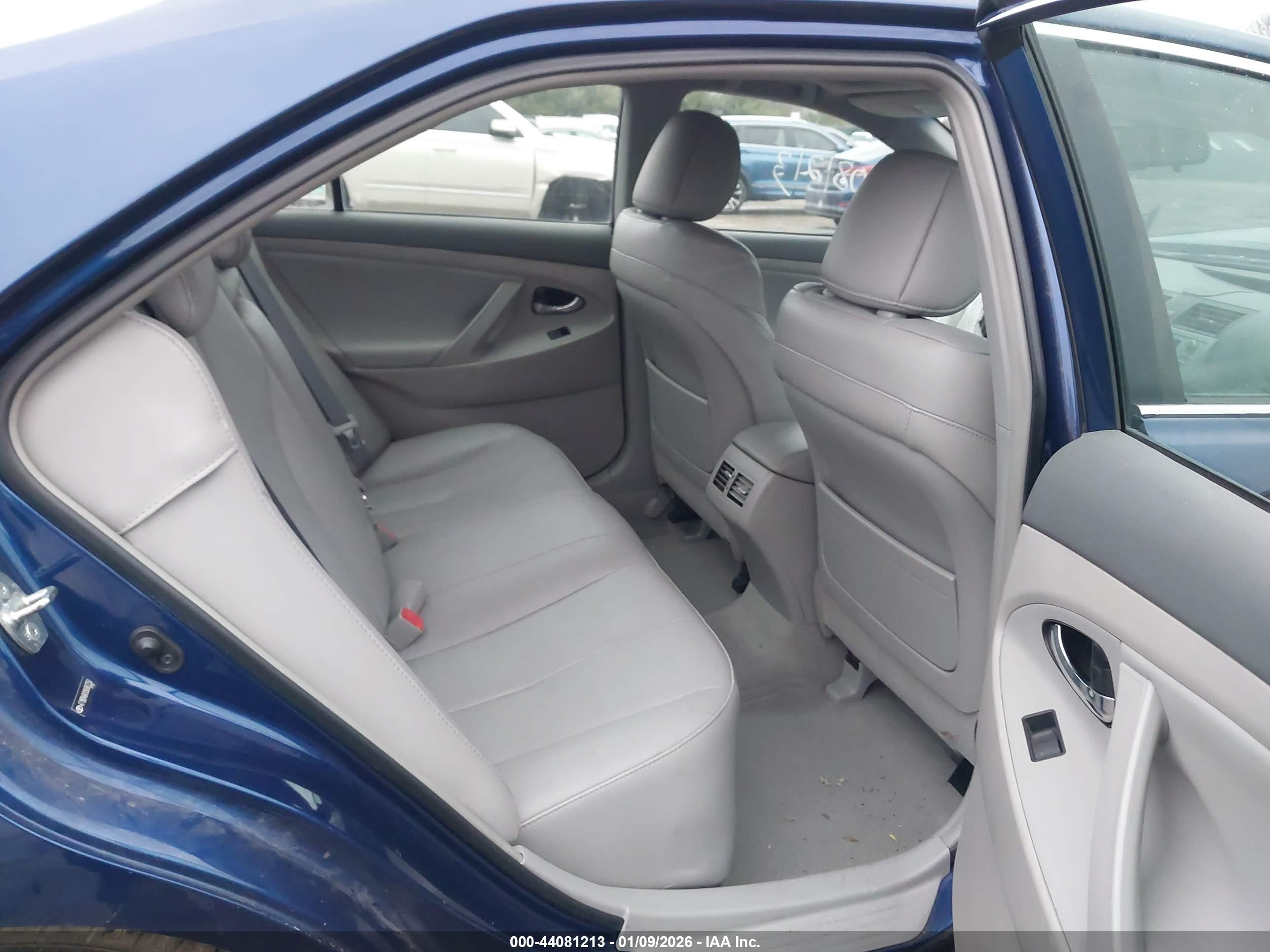 TOYOTA CAMRY image 8