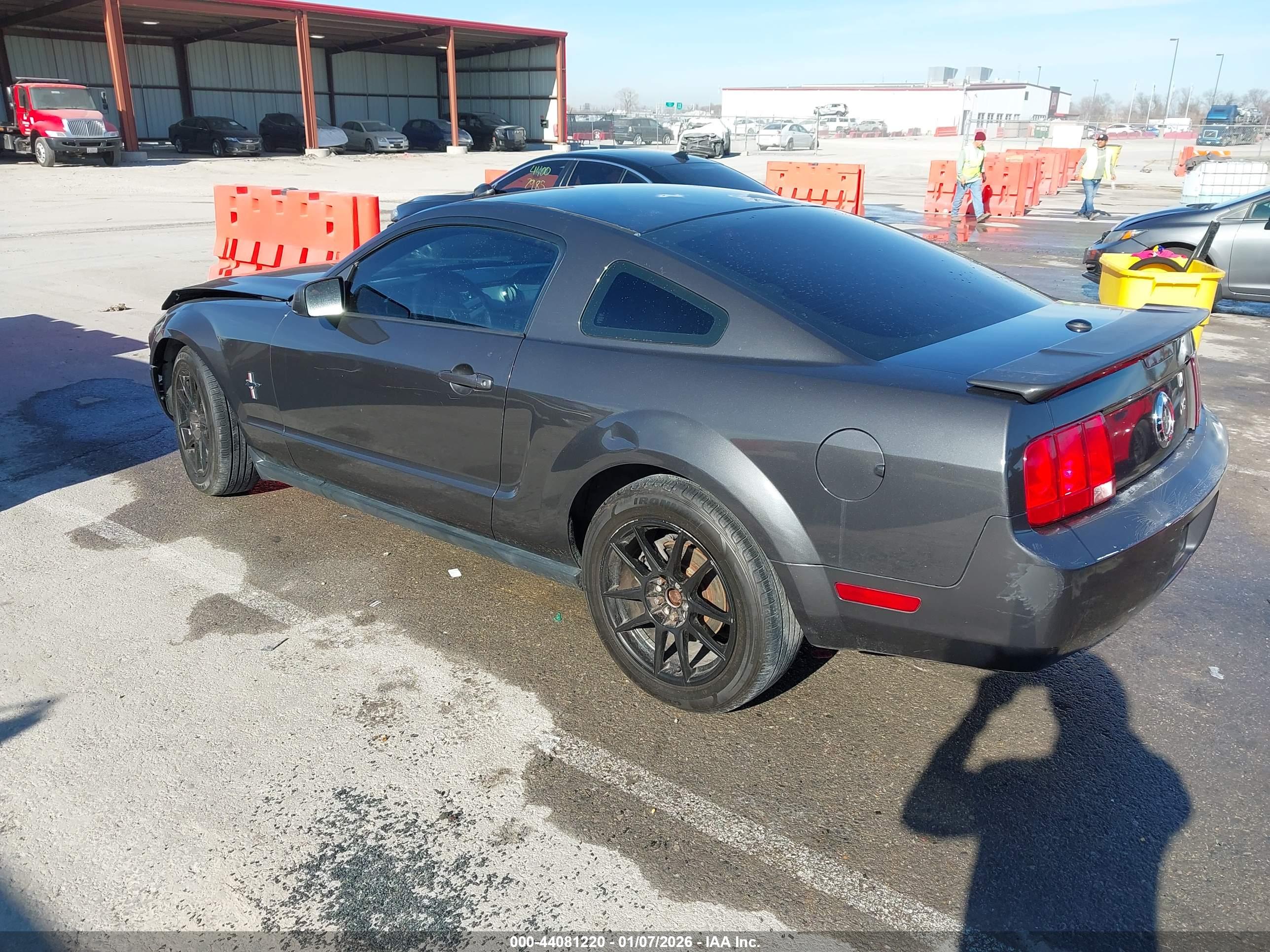 FORD MUSTANG image 3