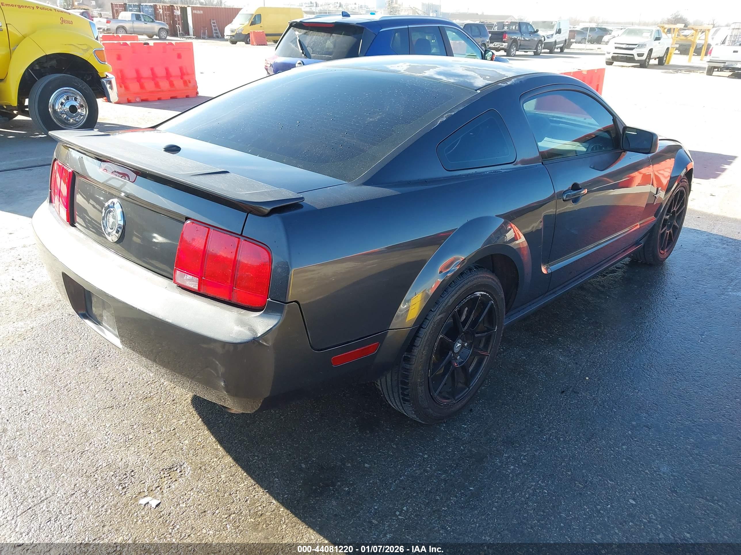 FORD MUSTANG image 4