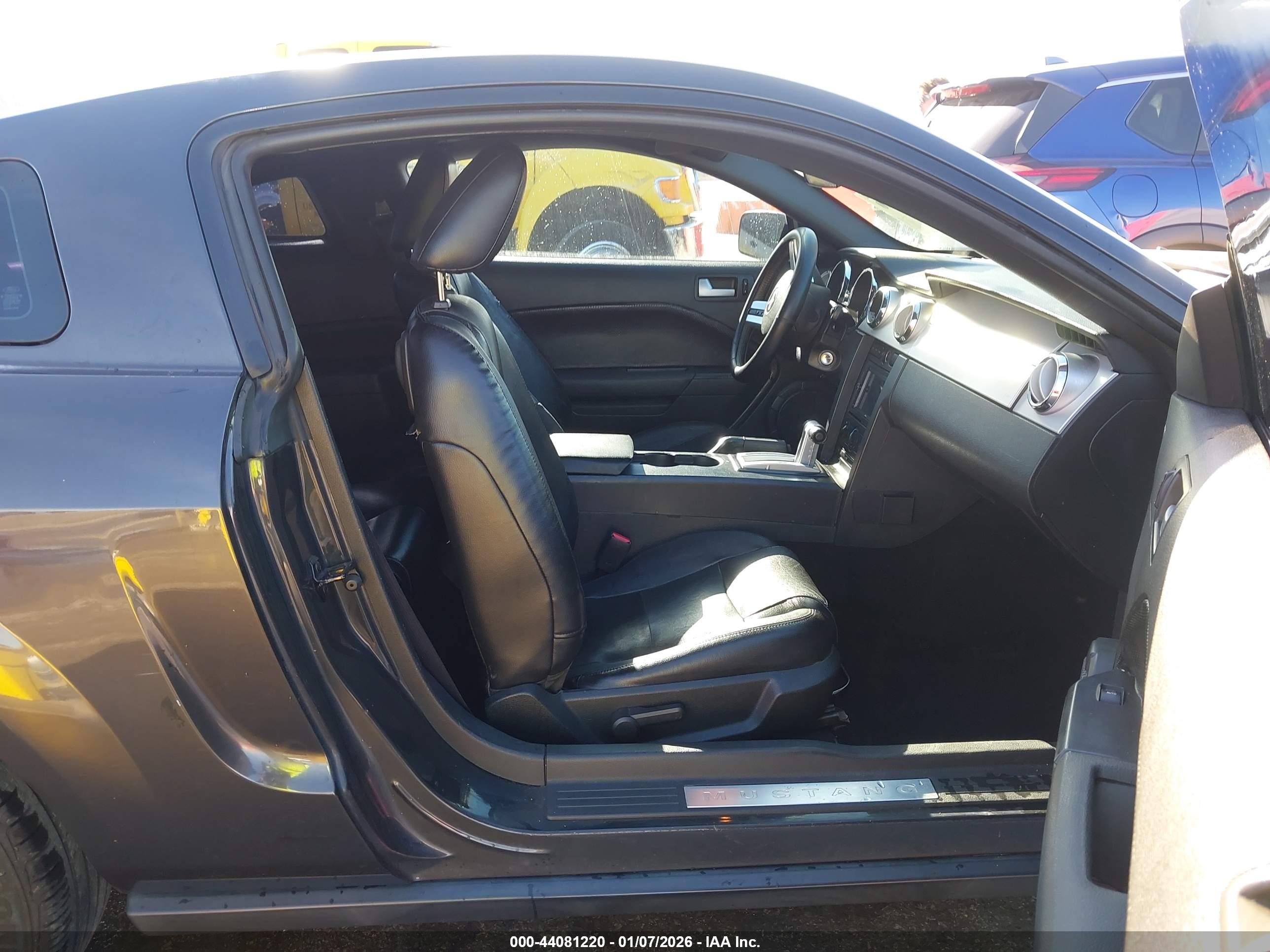 FORD MUSTANG image 5