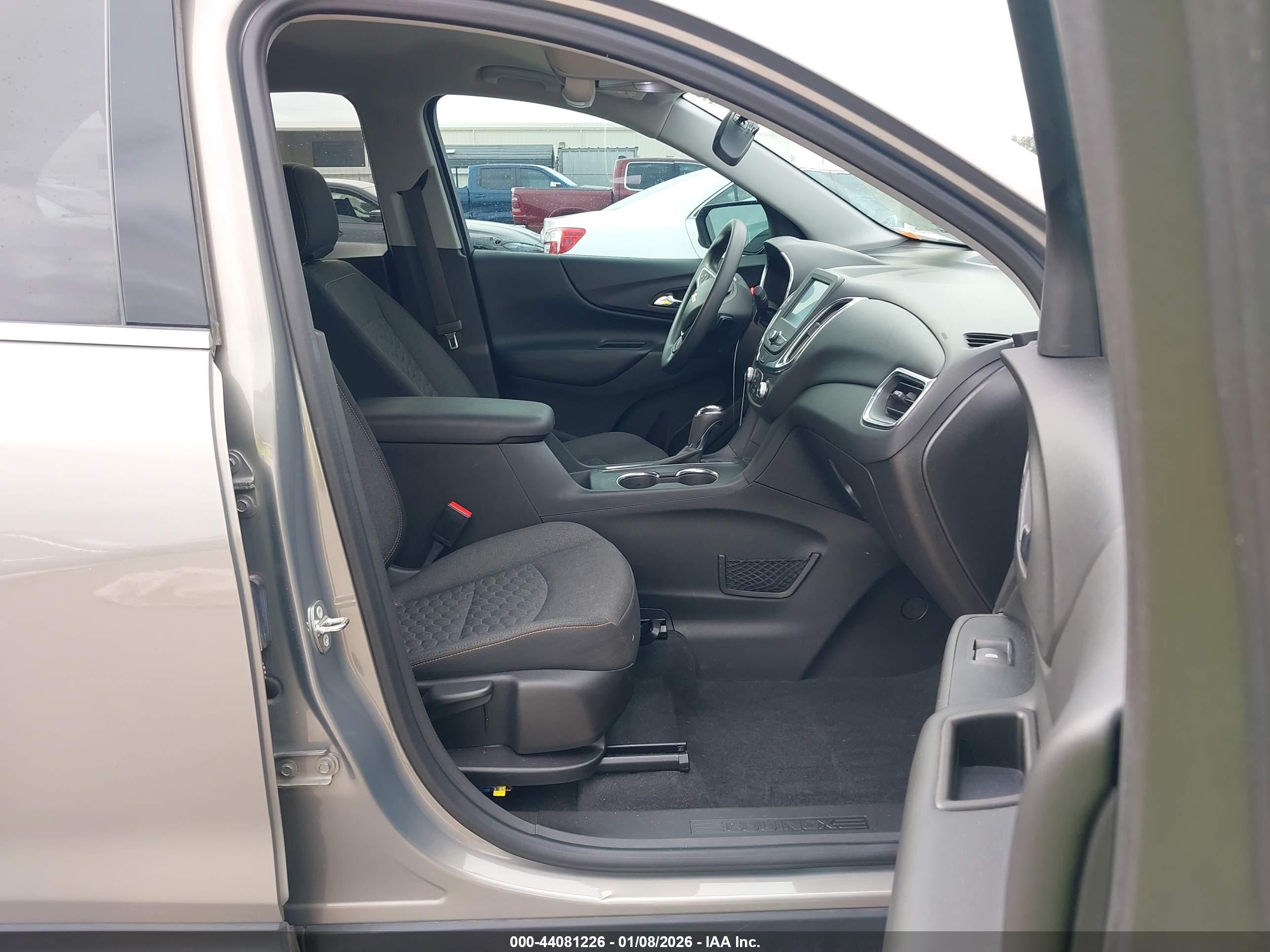 CHEVROLET EQUINOX image 5