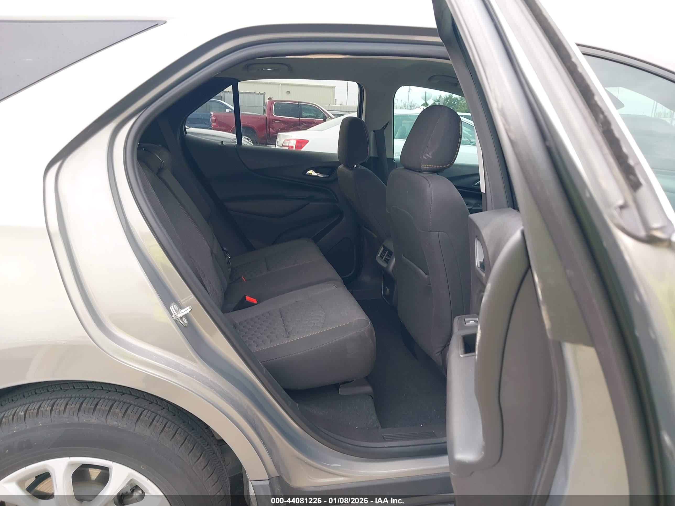 CHEVROLET EQUINOX image 8
