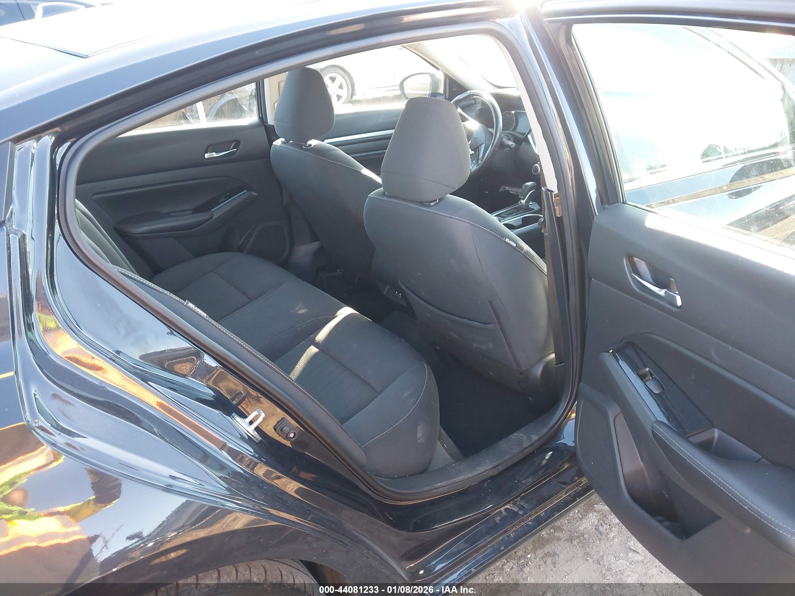 NISSAN ALTIMA image 8