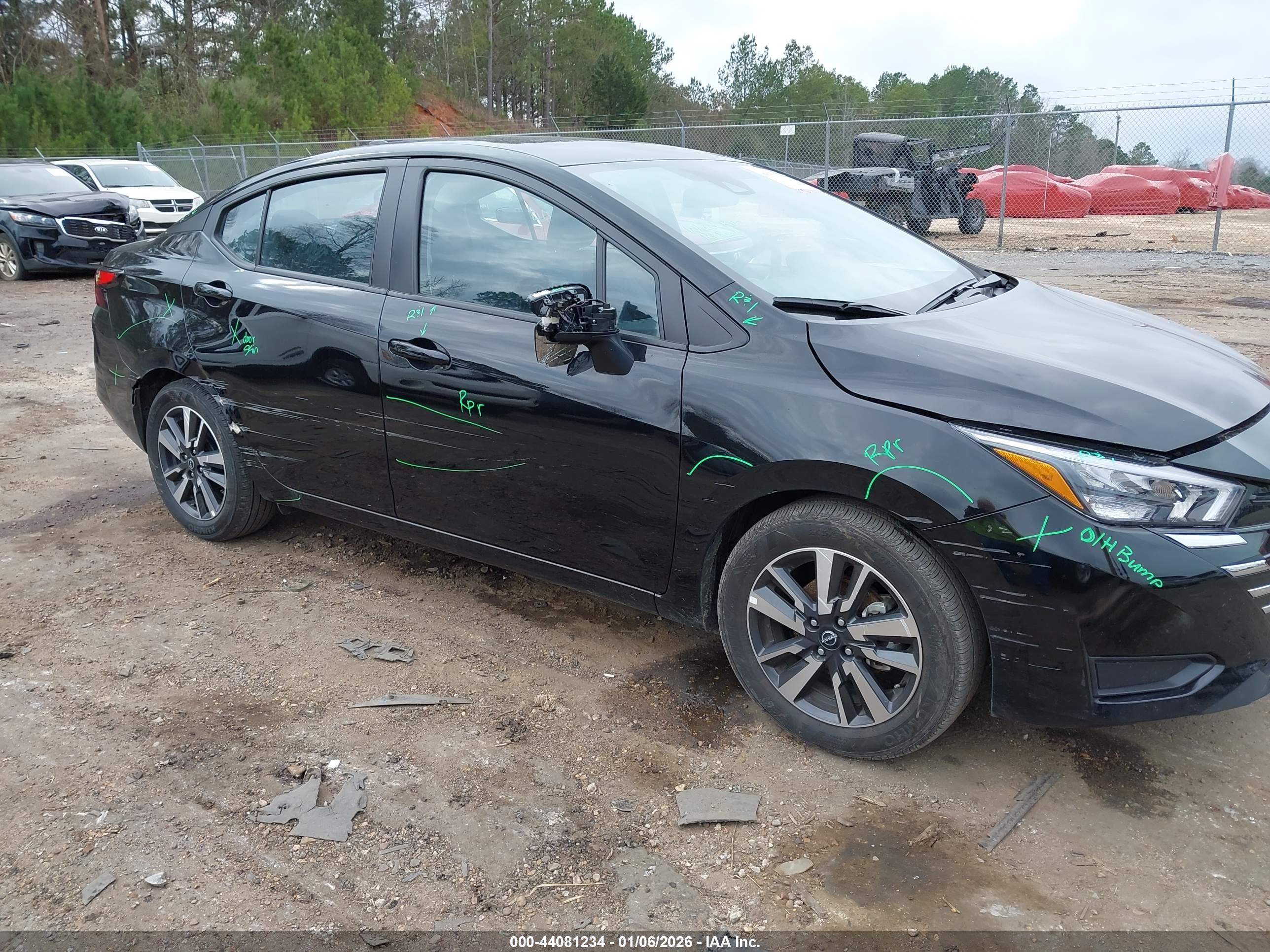 NISSAN VERSA image 6