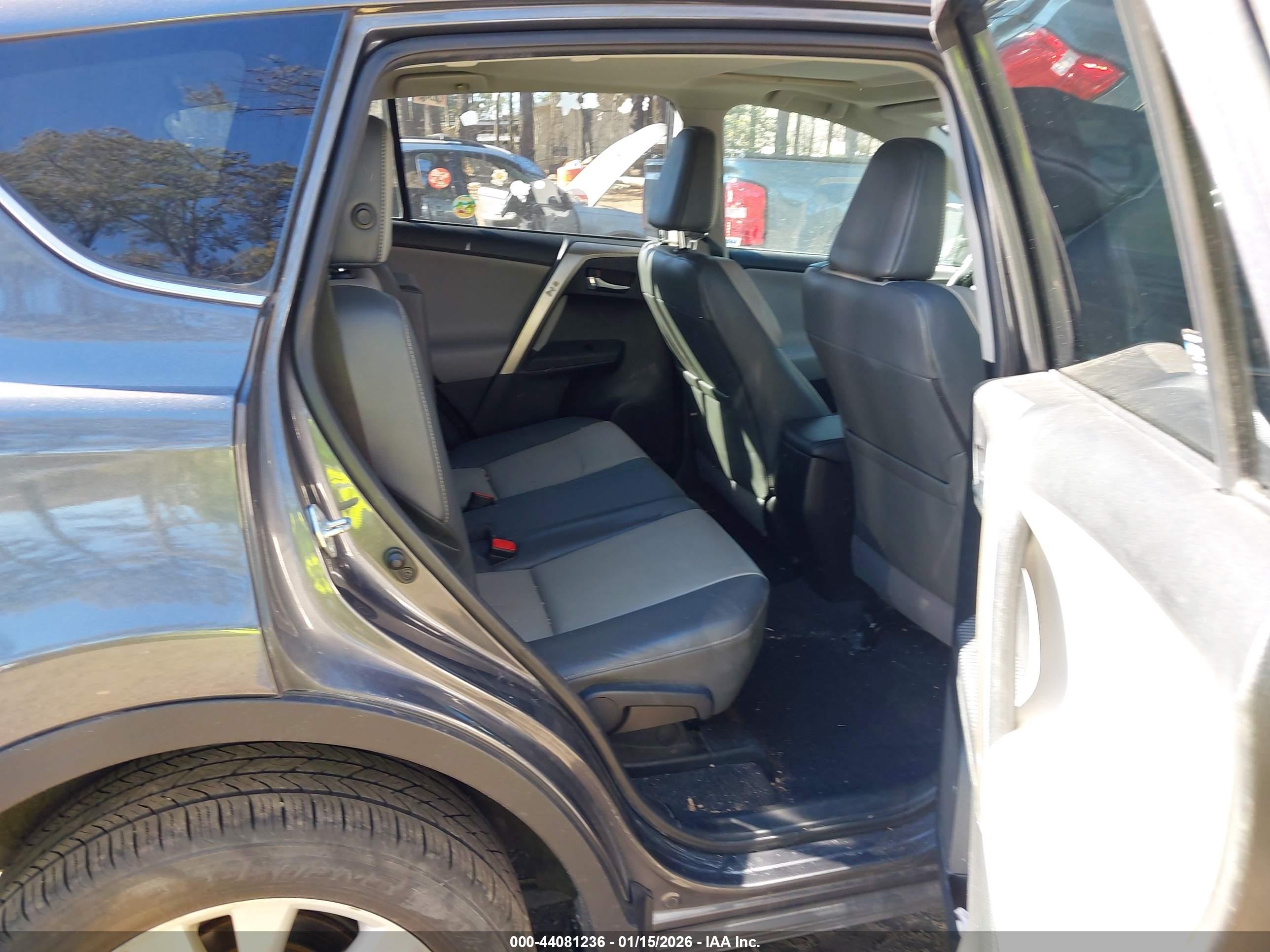 TOYOTA RAV4 image 8