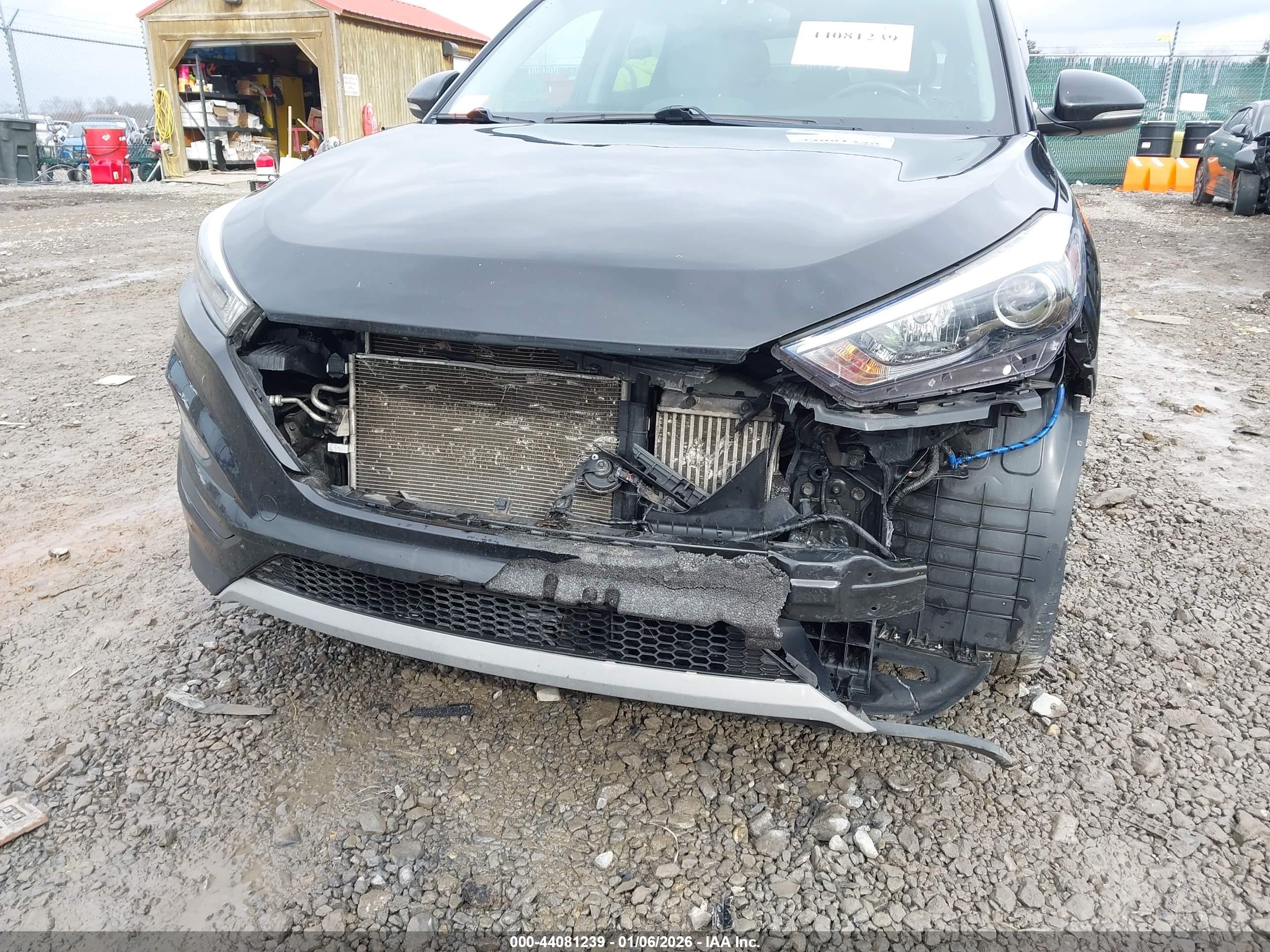 HYUNDAI TUCSON image 6