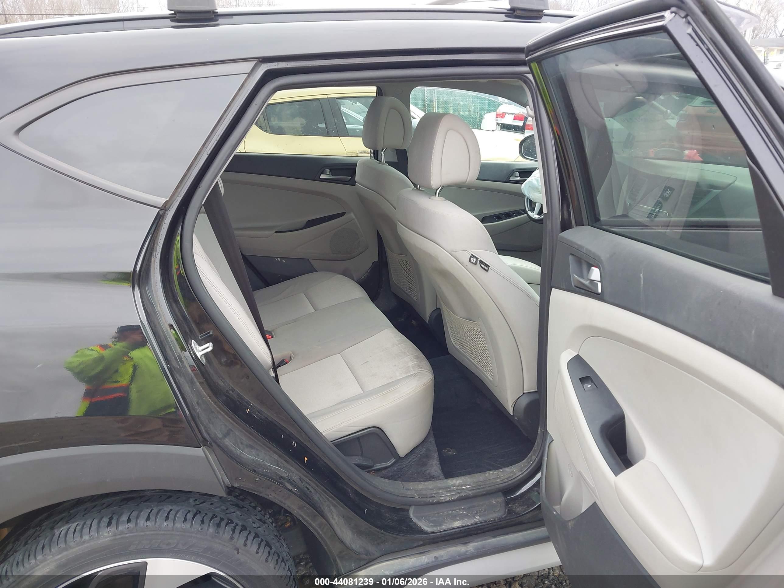 HYUNDAI TUCSON image 8