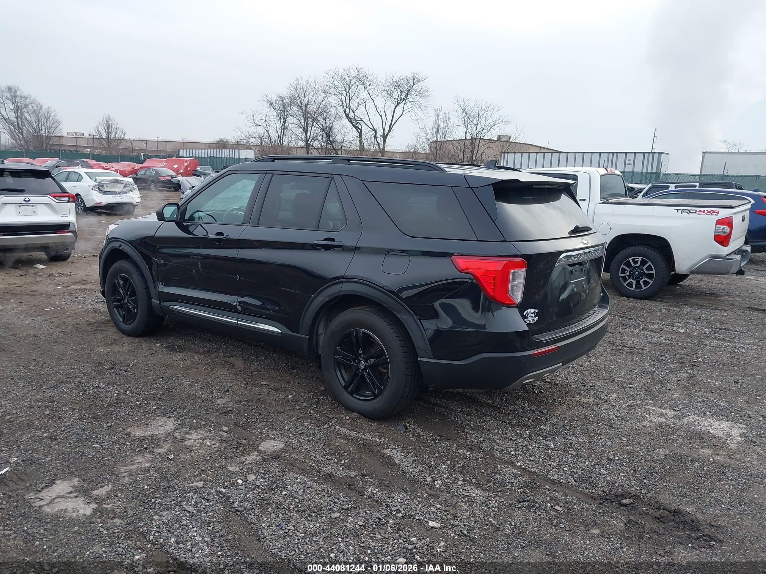 FORD EXPLORER image 3