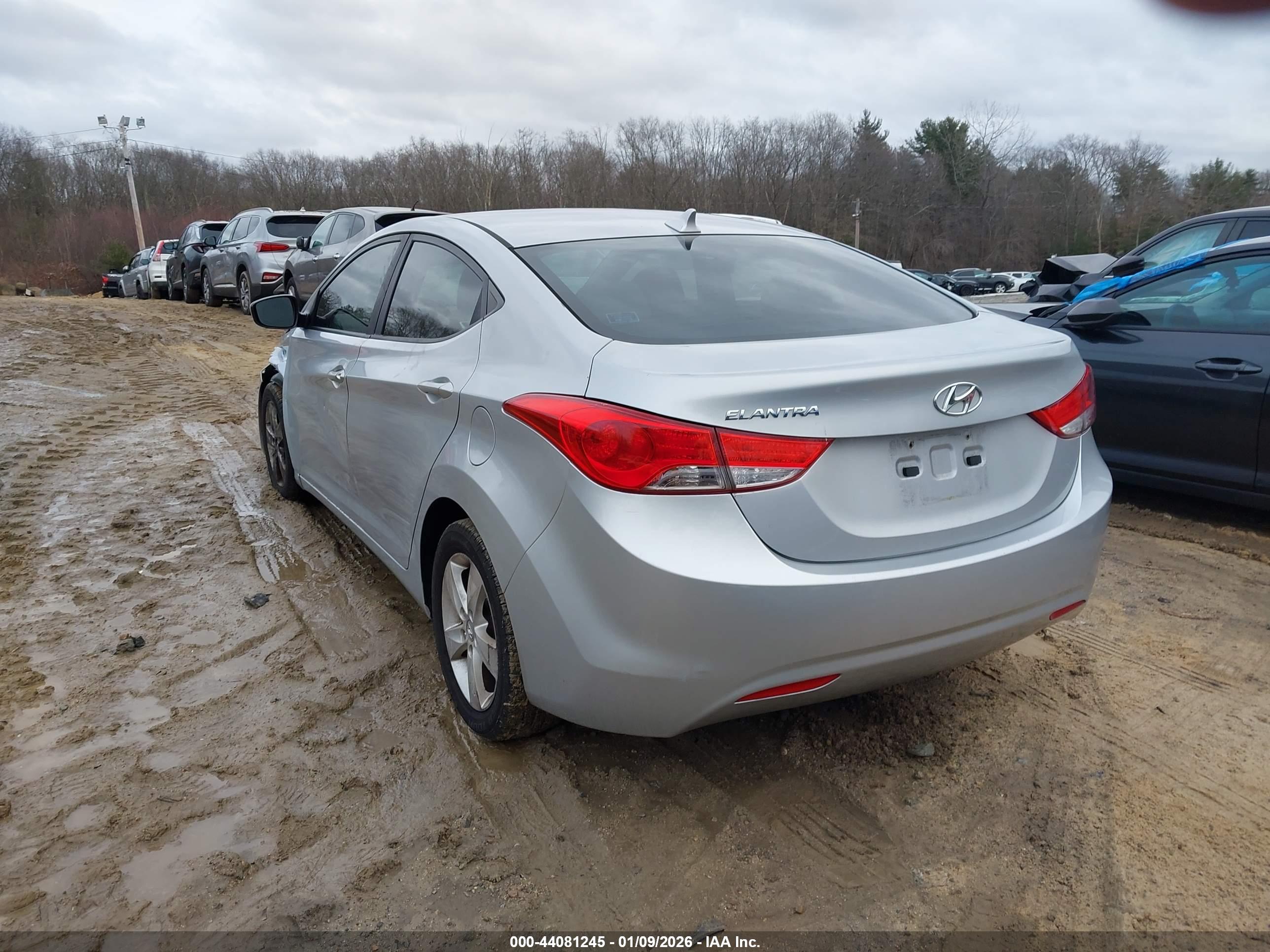 HYUNDAI ELANTRA image 3
