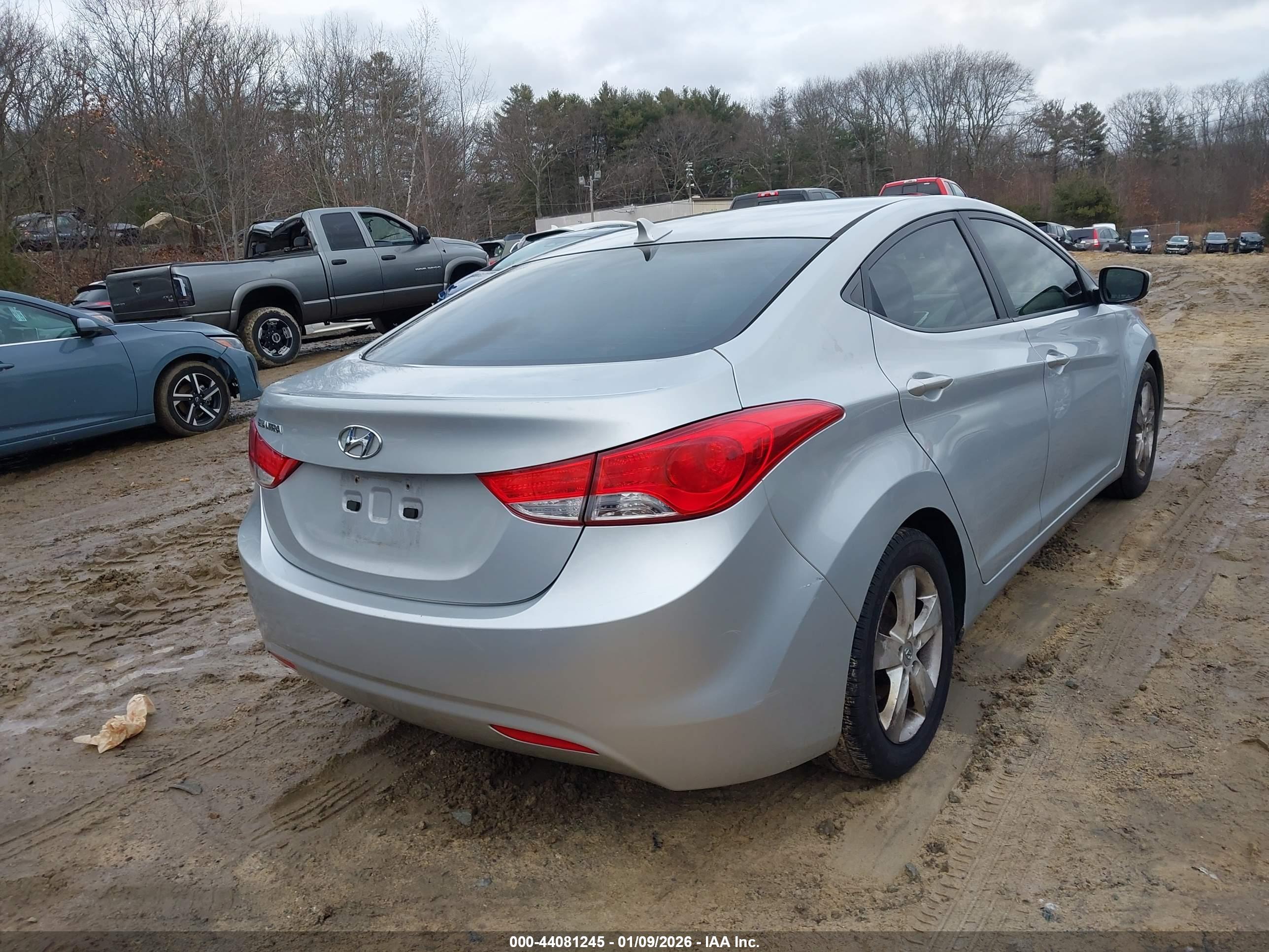 HYUNDAI ELANTRA image 4
