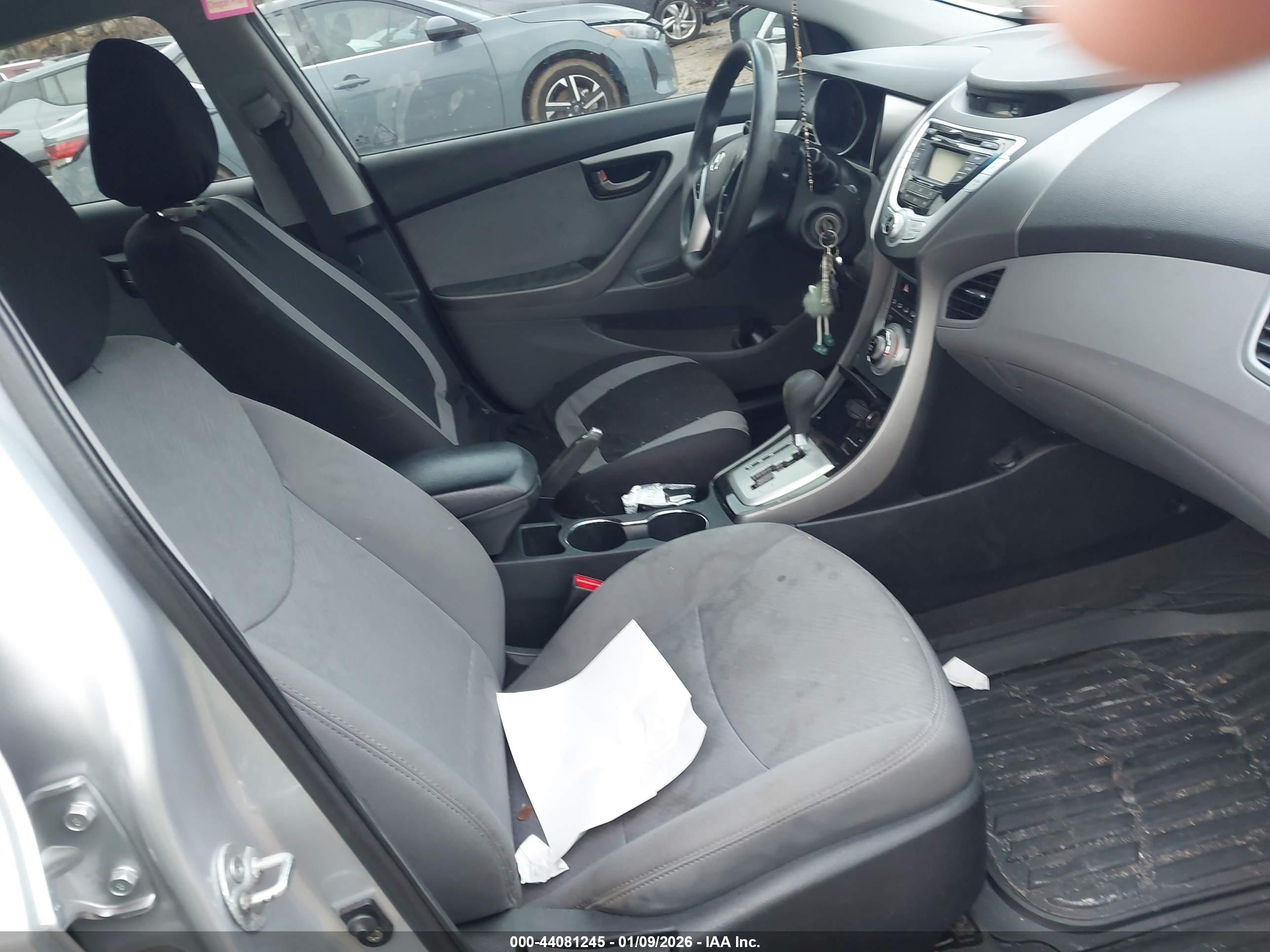 HYUNDAI ELANTRA image 5
