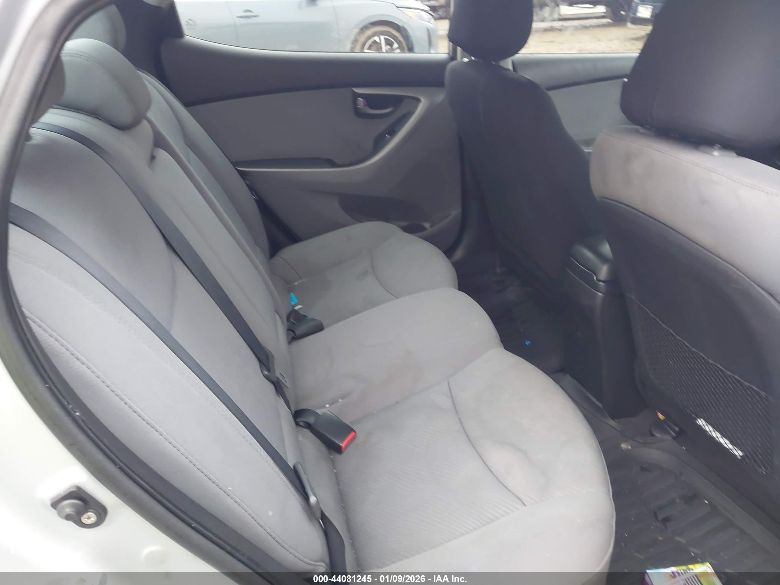 HYUNDAI ELANTRA image 8