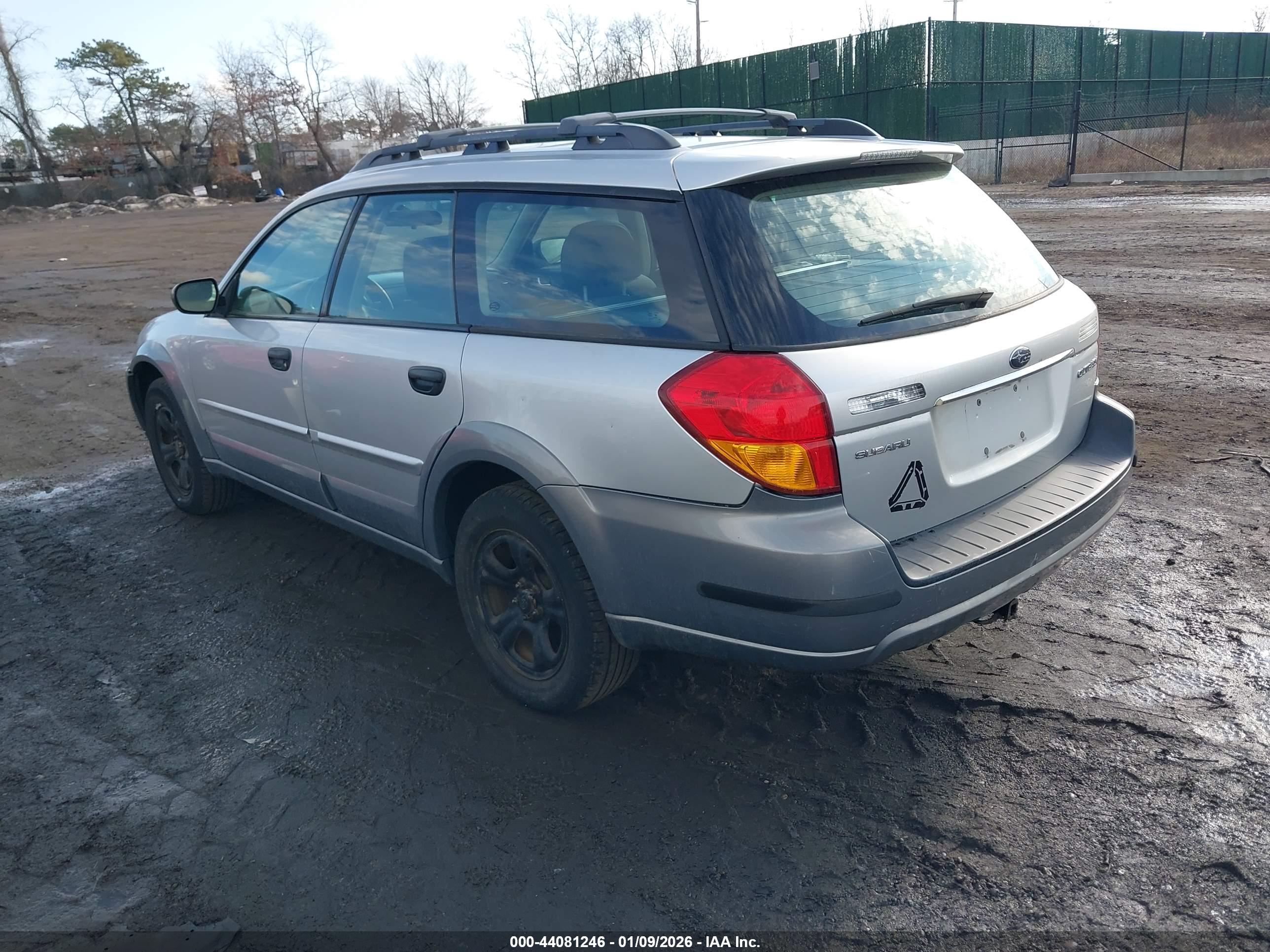 SUBARU OUTBACK image 3