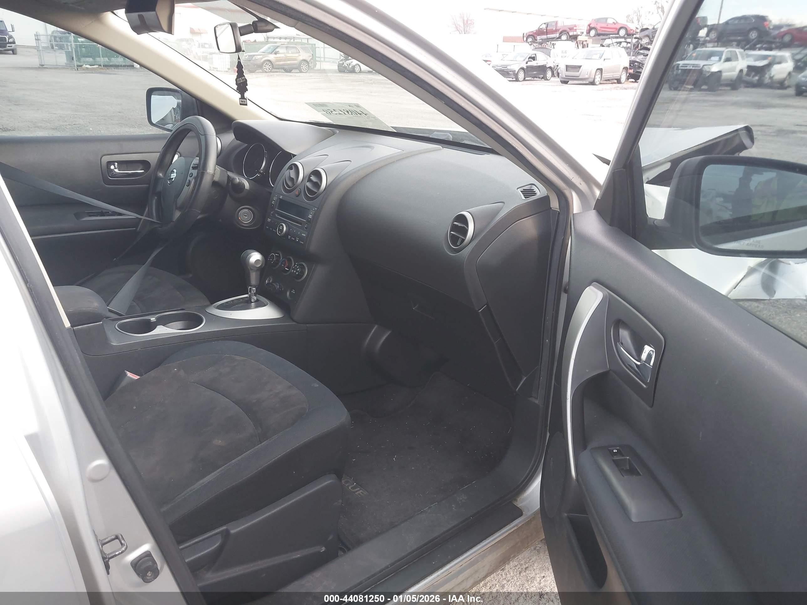 NISSAN ROGUE image 5