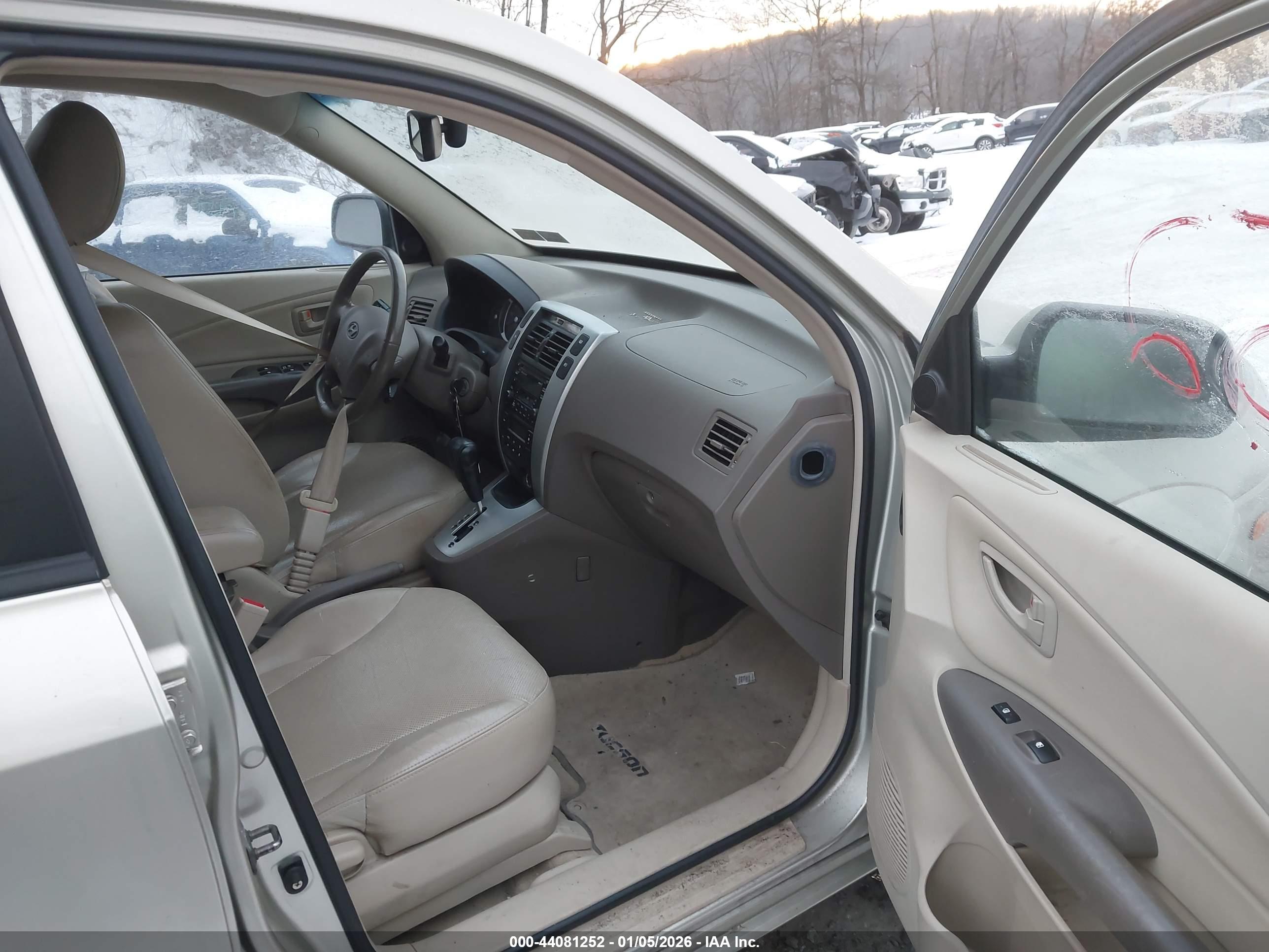 HYUNDAI TUCSON image 5