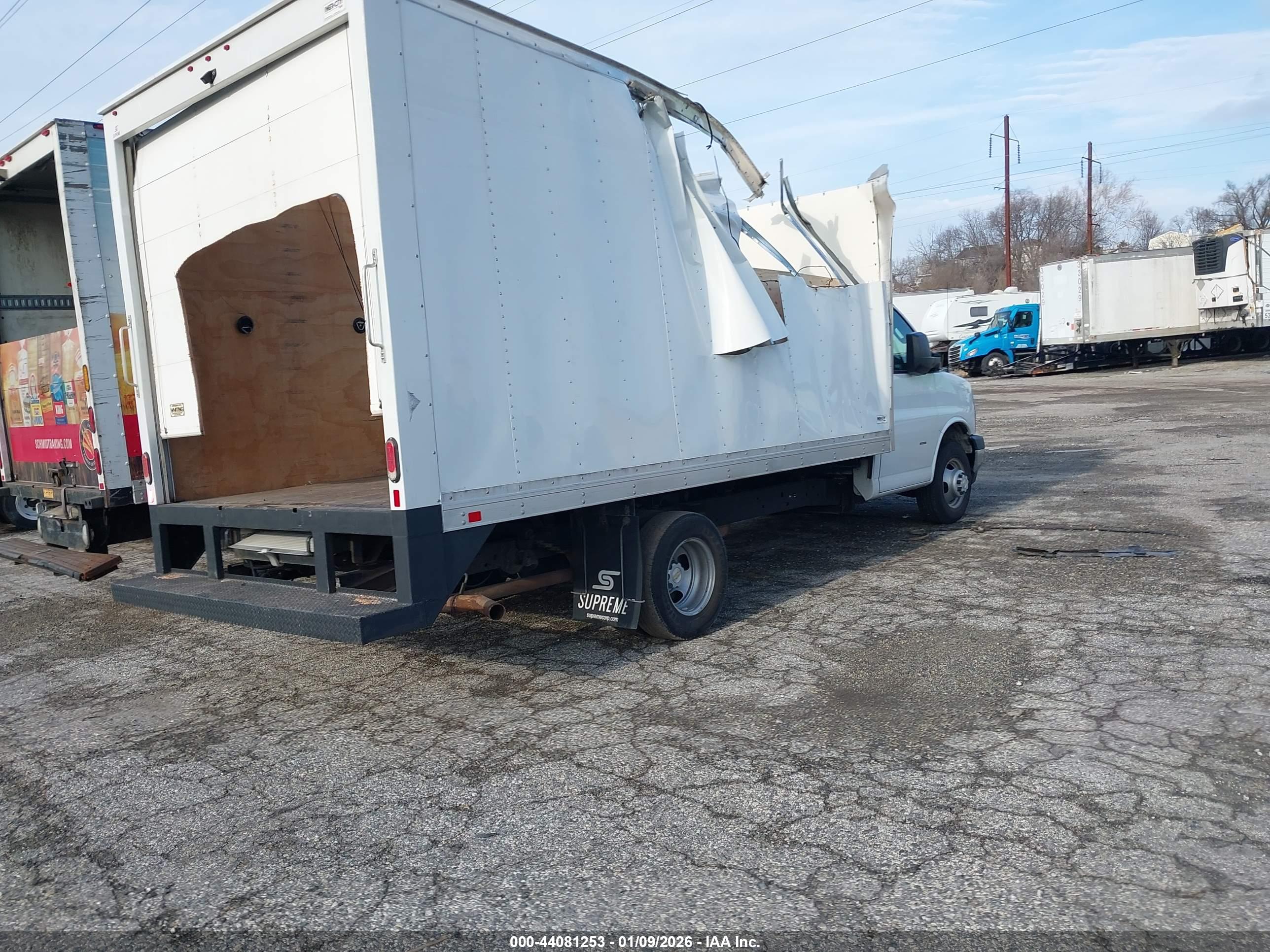 CHEVROLET EXPRESS image 4