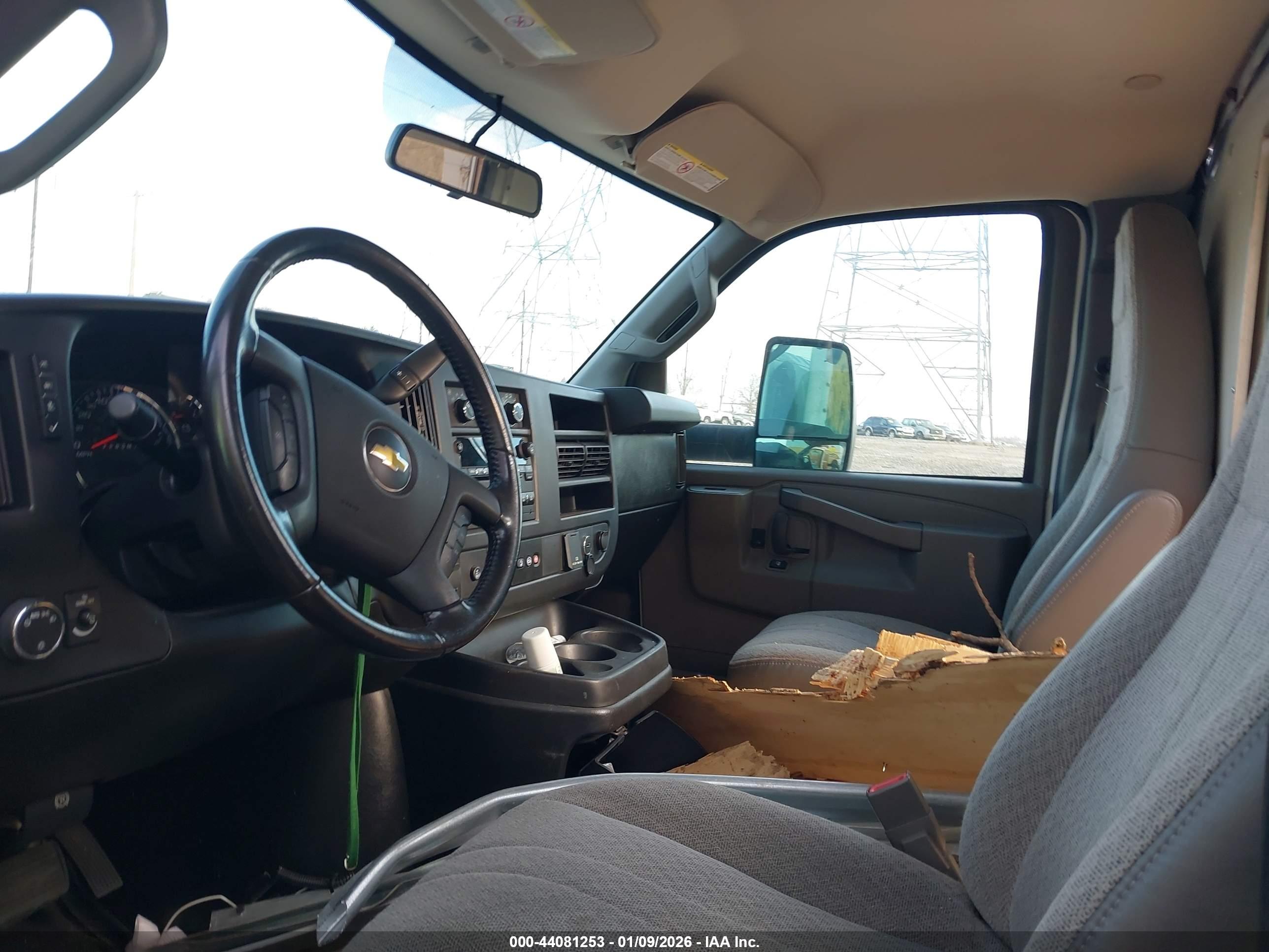 CHEVROLET EXPRESS image 8