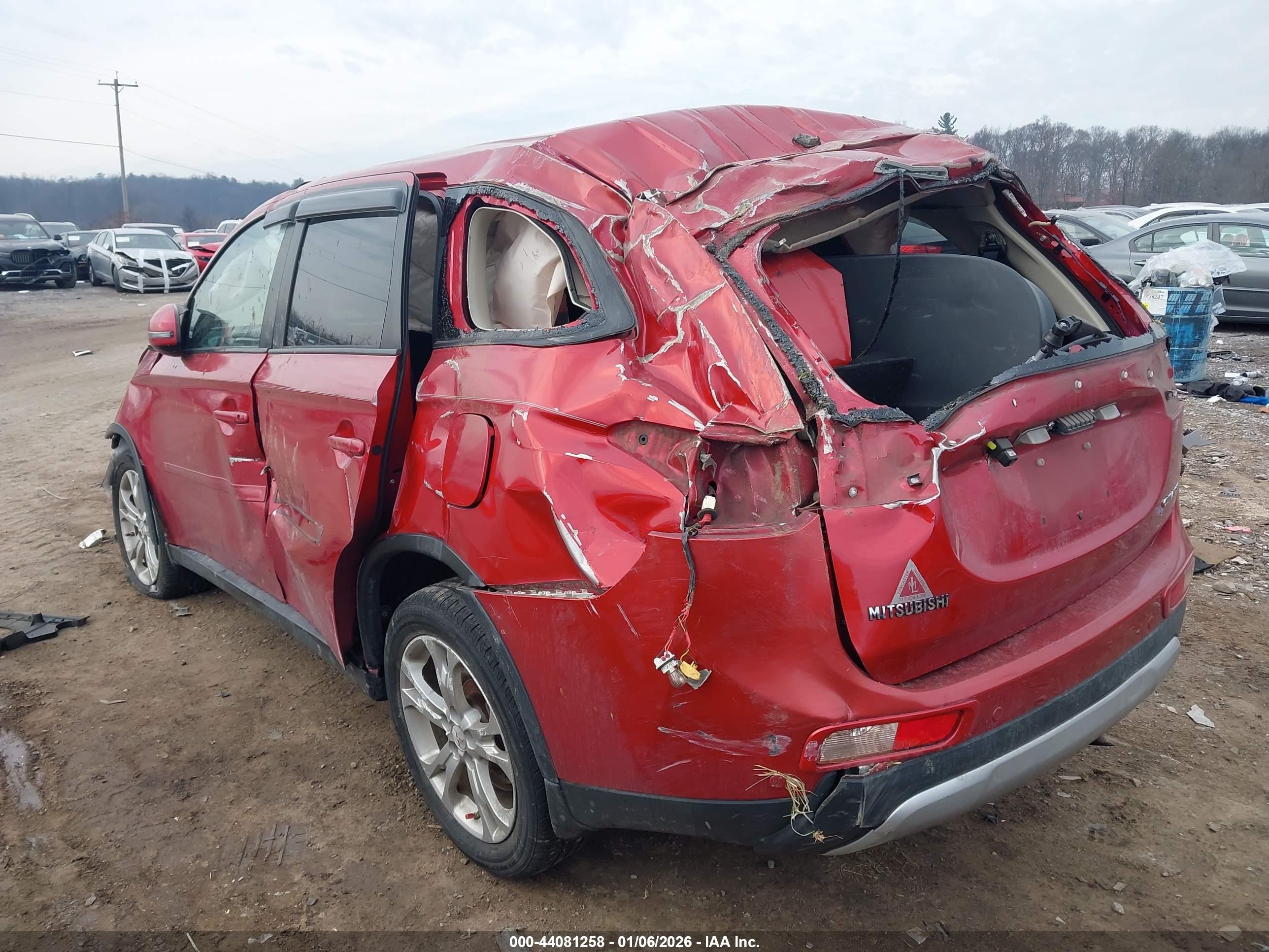 MITSUBISHI OUTLANDER image 3