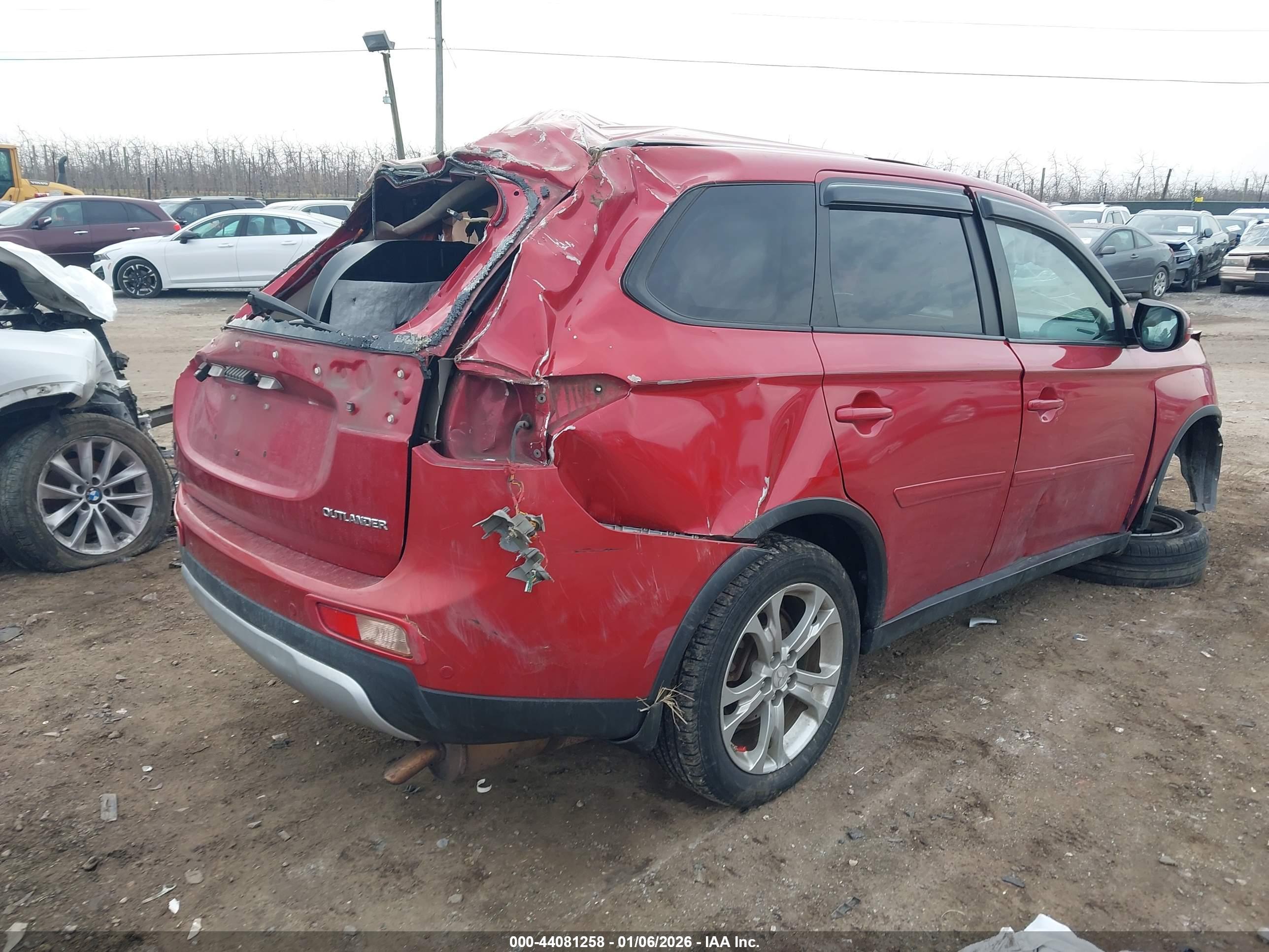 MITSUBISHI OUTLANDER image 4