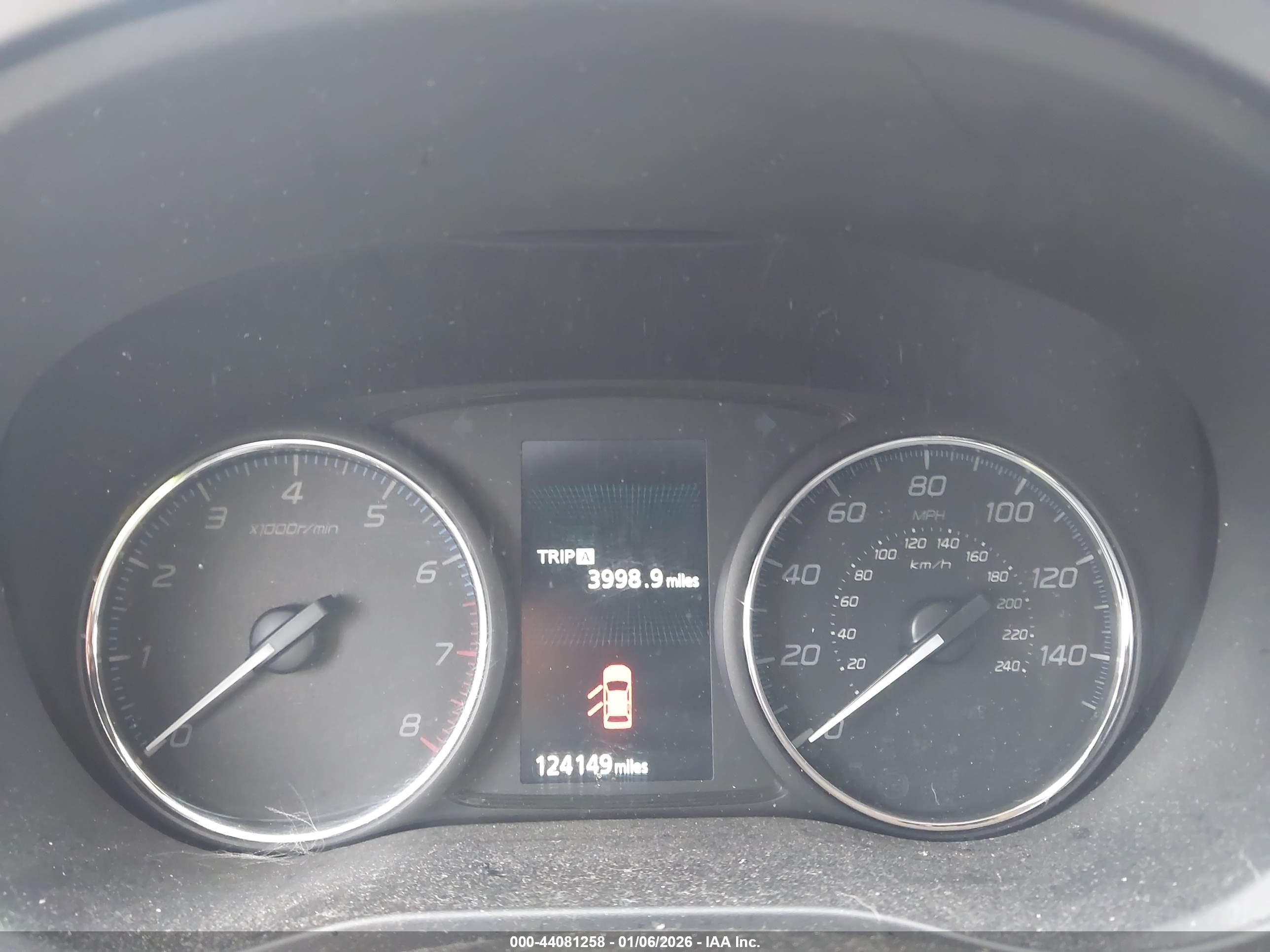 MITSUBISHI OUTLANDER image 7
