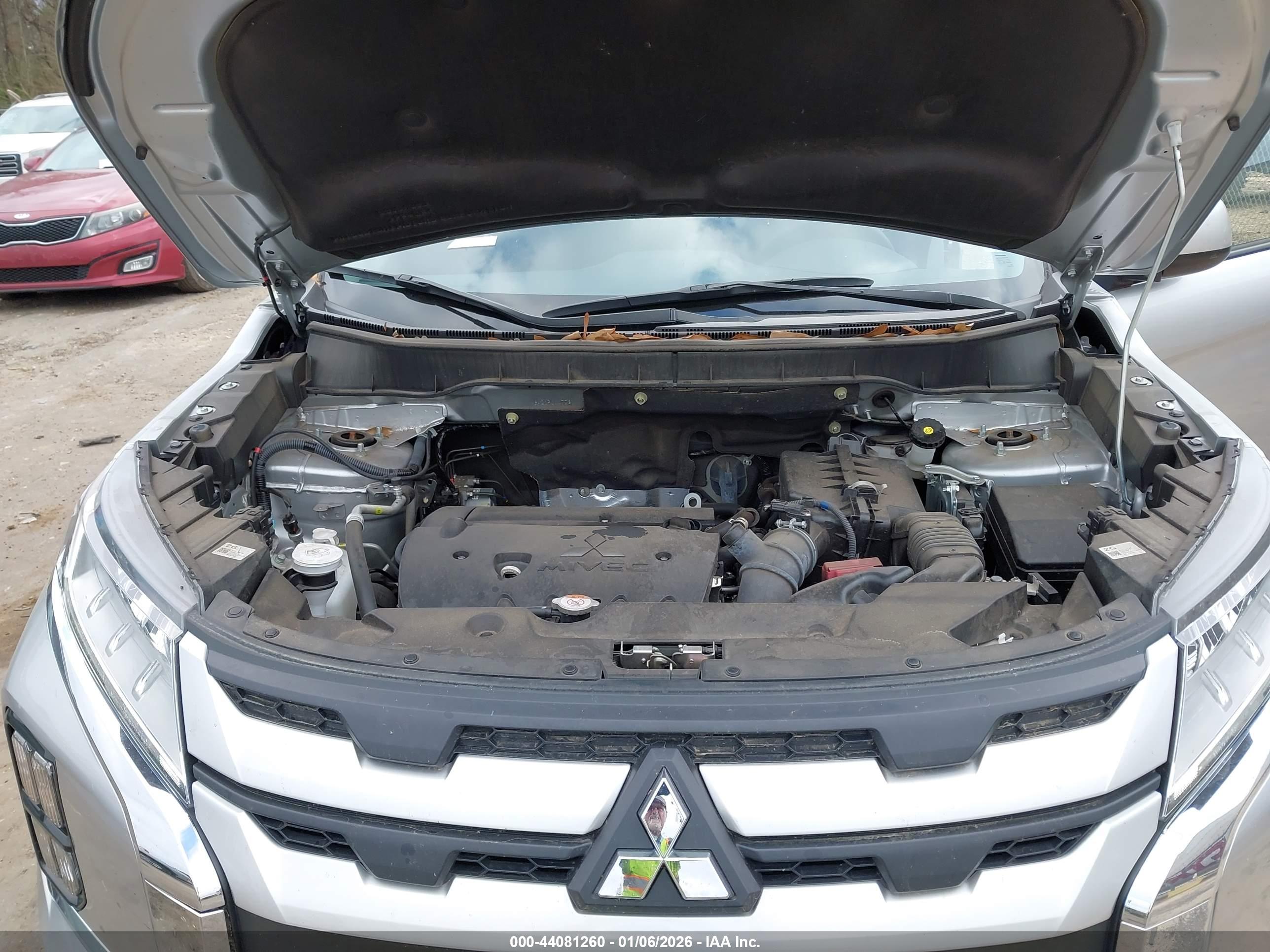 MITSUBISHI OUTLANDER image 10
