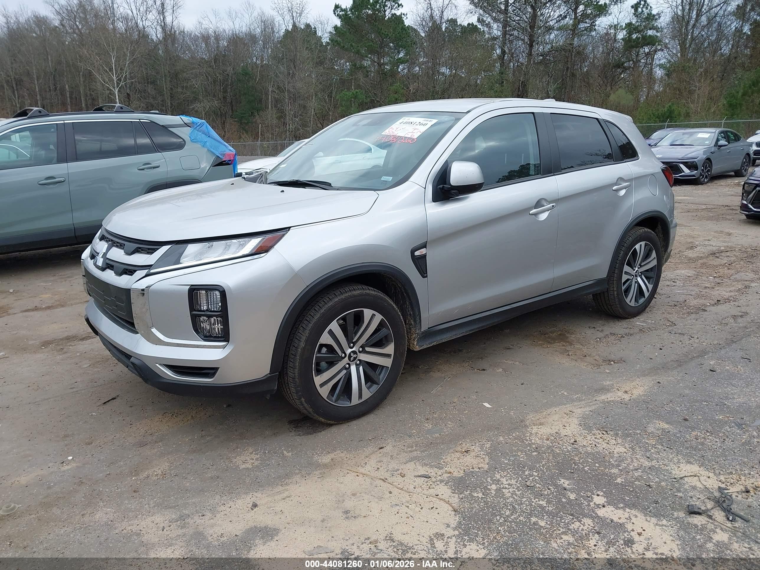 MITSUBISHI OUTLANDER image 2