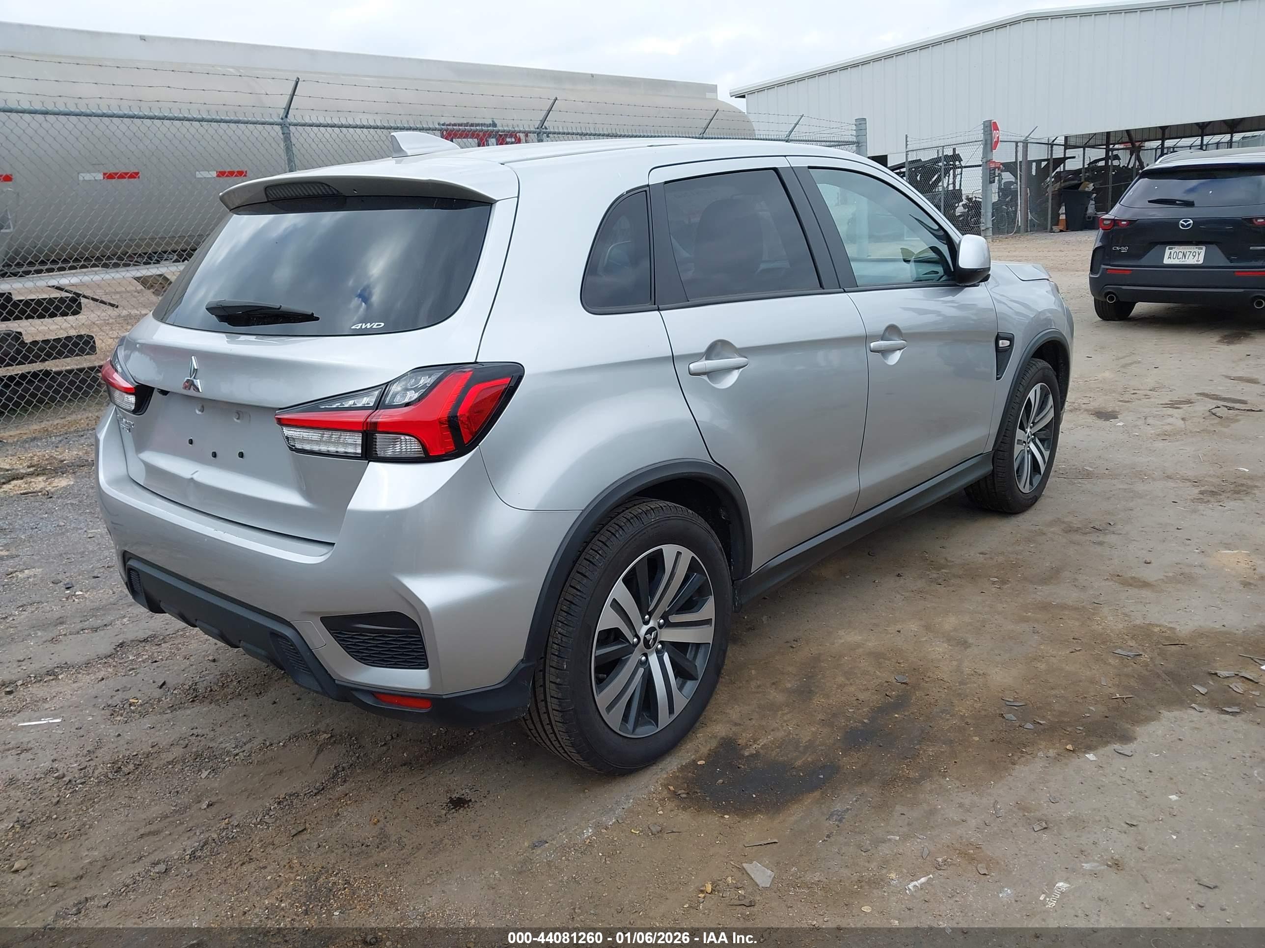 MITSUBISHI OUTLANDER image 4