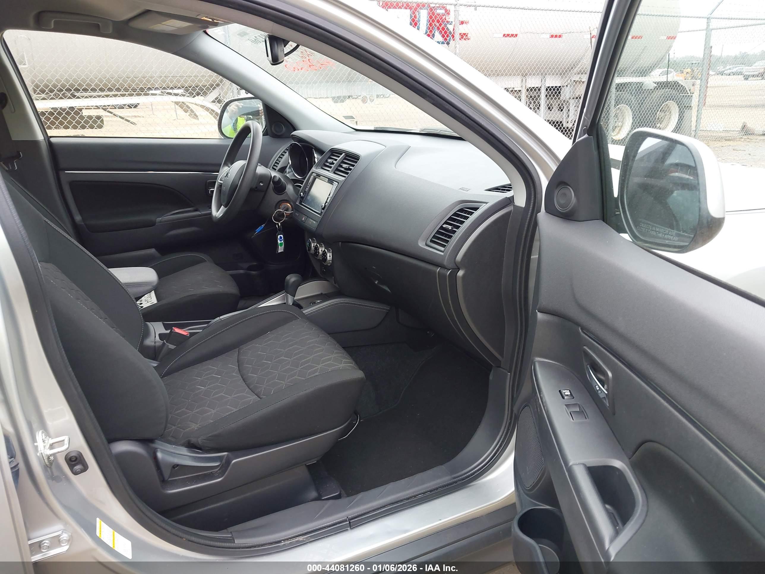 MITSUBISHI OUTLANDER image 5