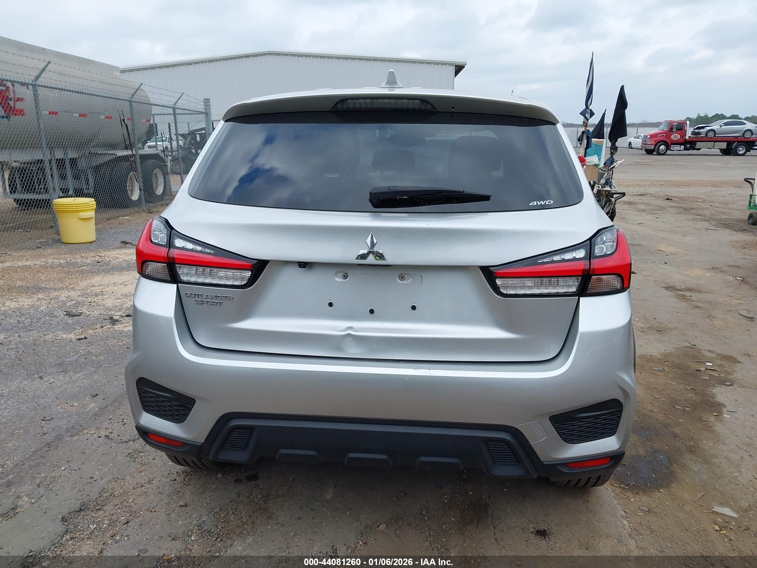 MITSUBISHI OUTLANDER image 6