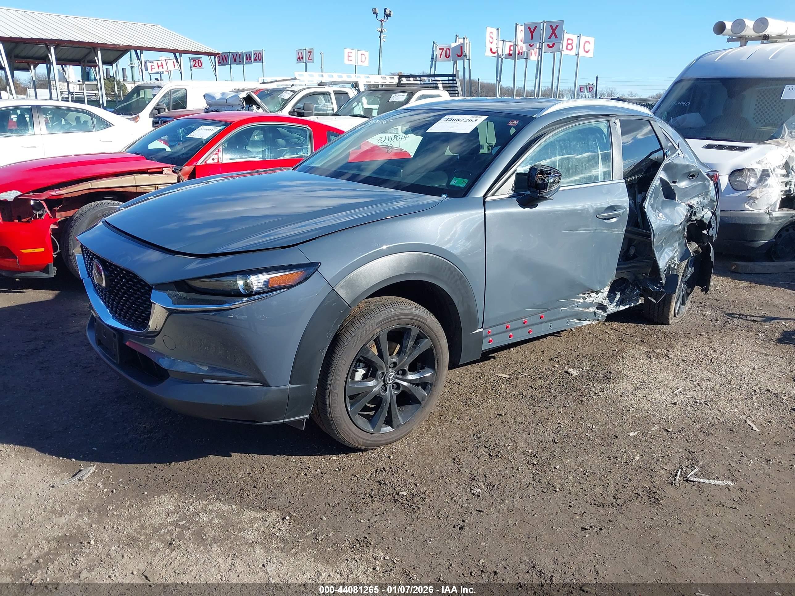 MAZDA CX-30 image 2